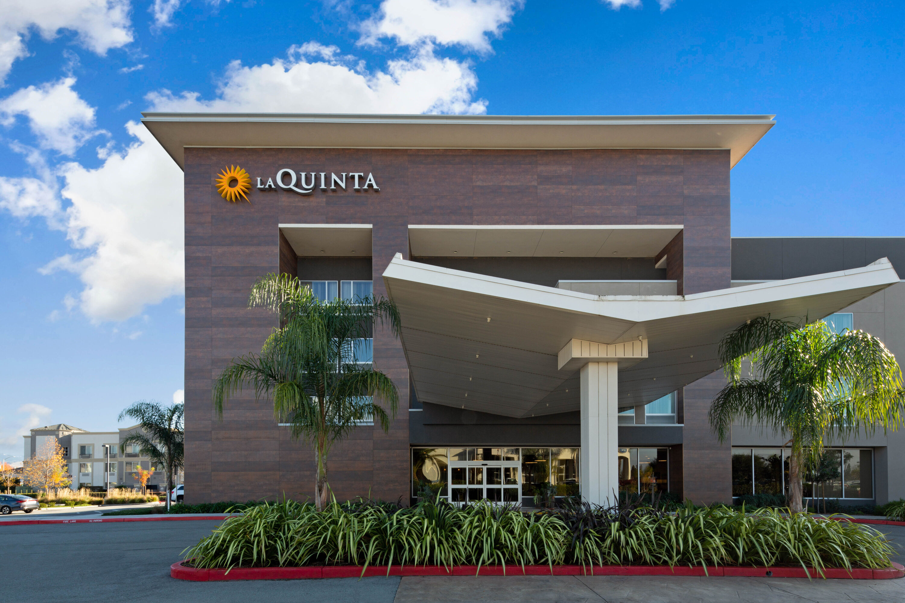 Exterior Day Image of La Quinta Inn & Suites by Wyndham Morgan Hill-San Jose South hotel in Morgan Hill, California