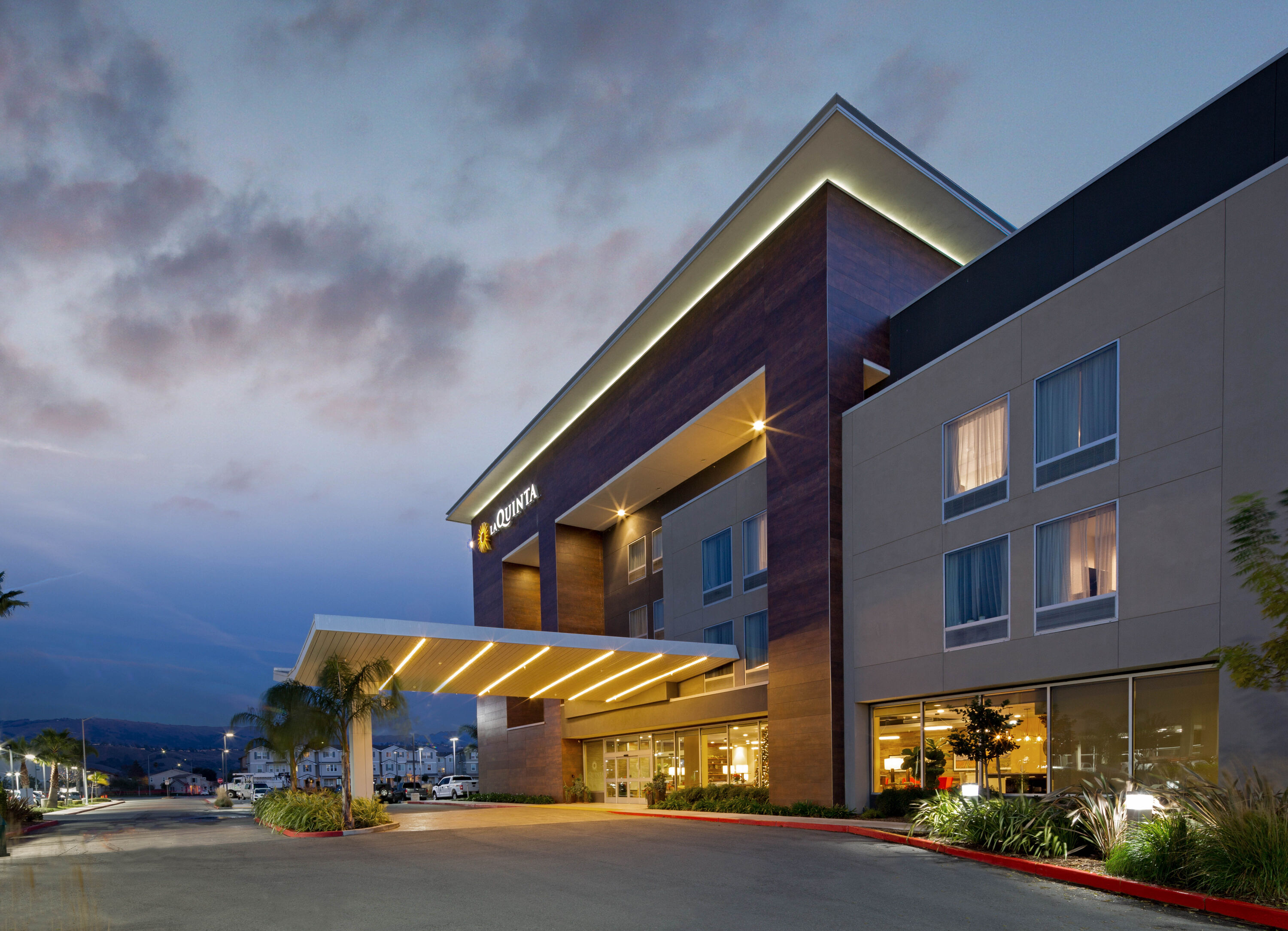Exterior Dusk Image of La Quinta Inn & Suites by Wyndham Morgan Hill-San Jose South hotel in Morgan Hill, California
