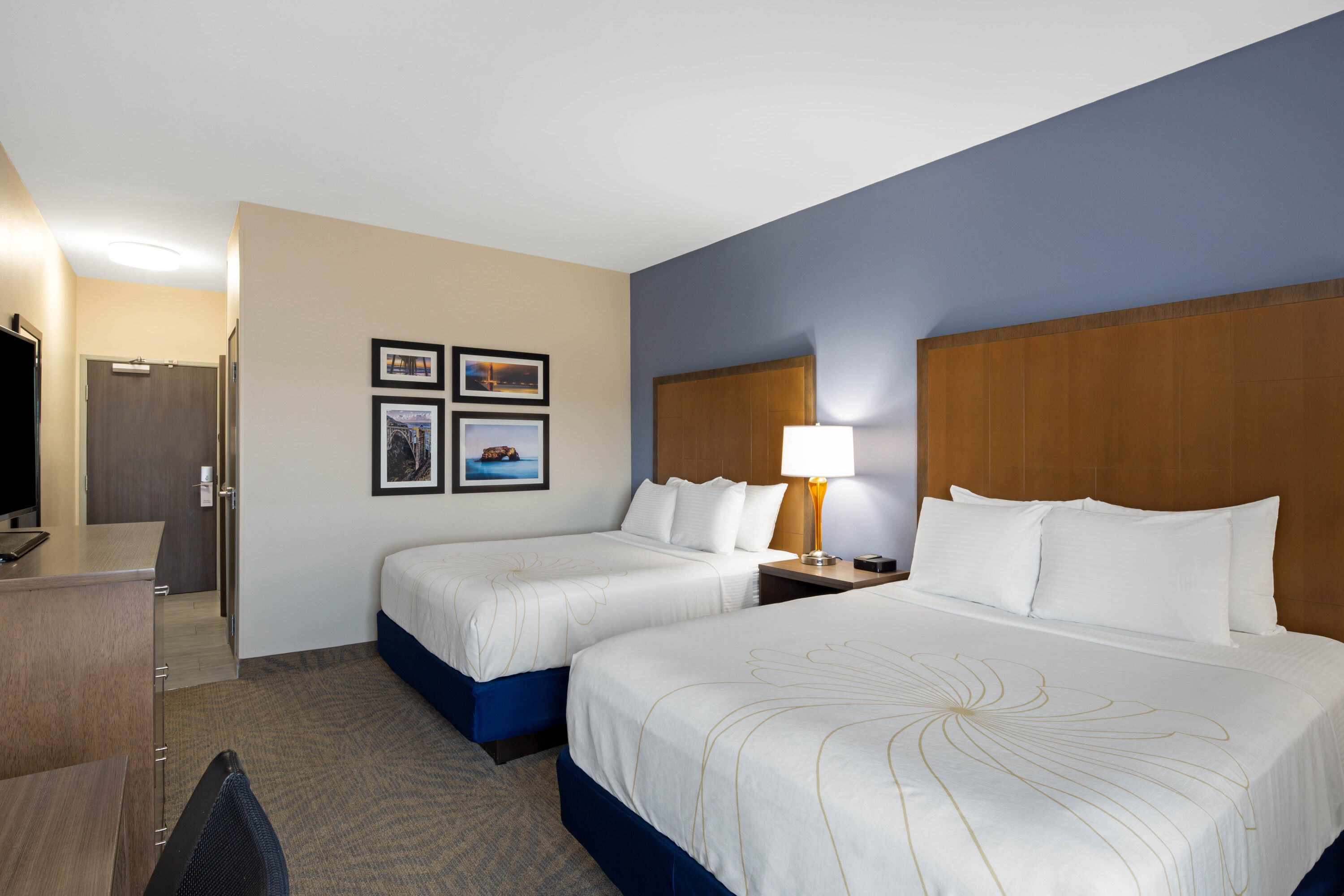 Guest room at the La Quinta Inn & Suites by Wyndham Morgan Hill-San Jose South in Morgan Hill, California