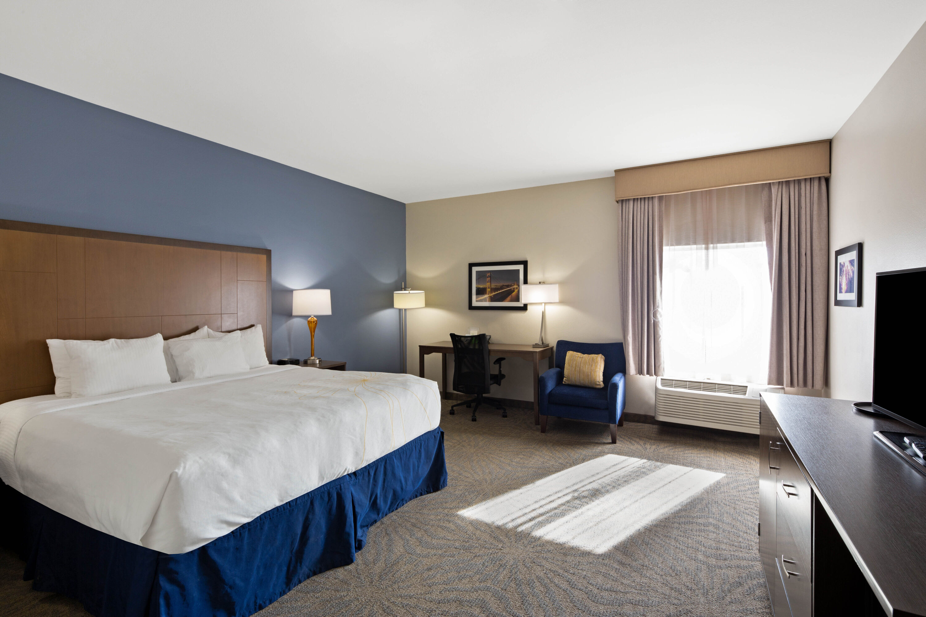 Guest room at the La Quinta Inn & Suites by Wyndham Morgan Hill-San Jose South in Morgan Hill, California