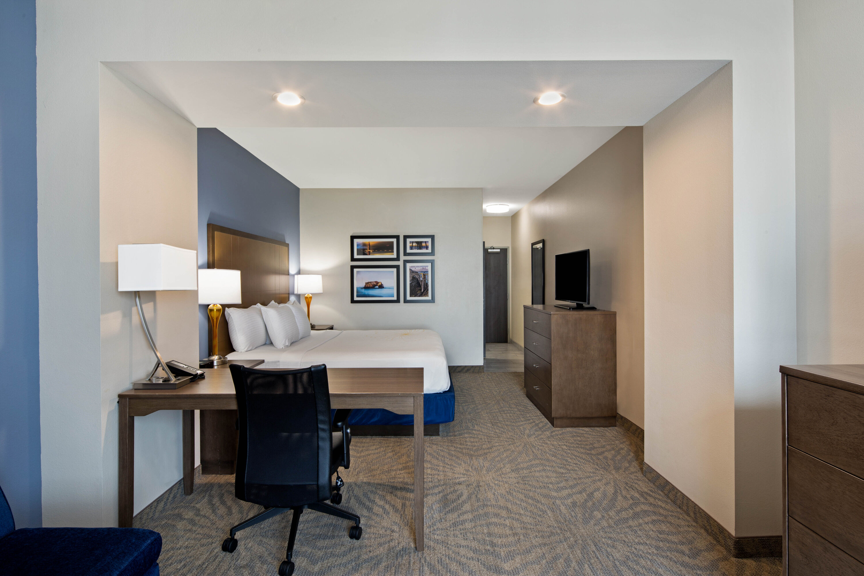 Guest room at the La Quinta Inn & Suites by Wyndham Morgan Hill-San Jose South in Morgan Hill, California