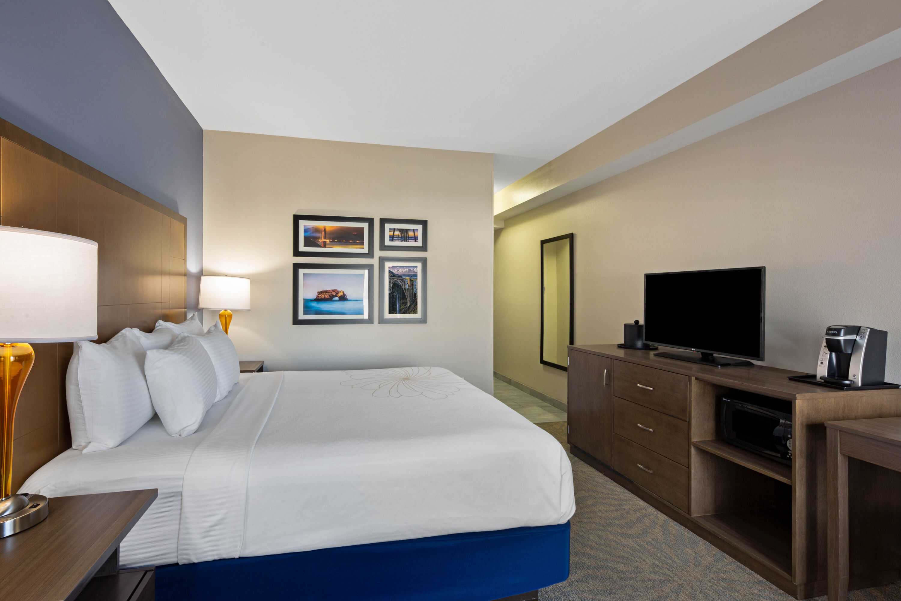 Guest room at the La Quinta Inn & Suites by Wyndham Morgan Hill-San Jose South in Morgan Hill, California