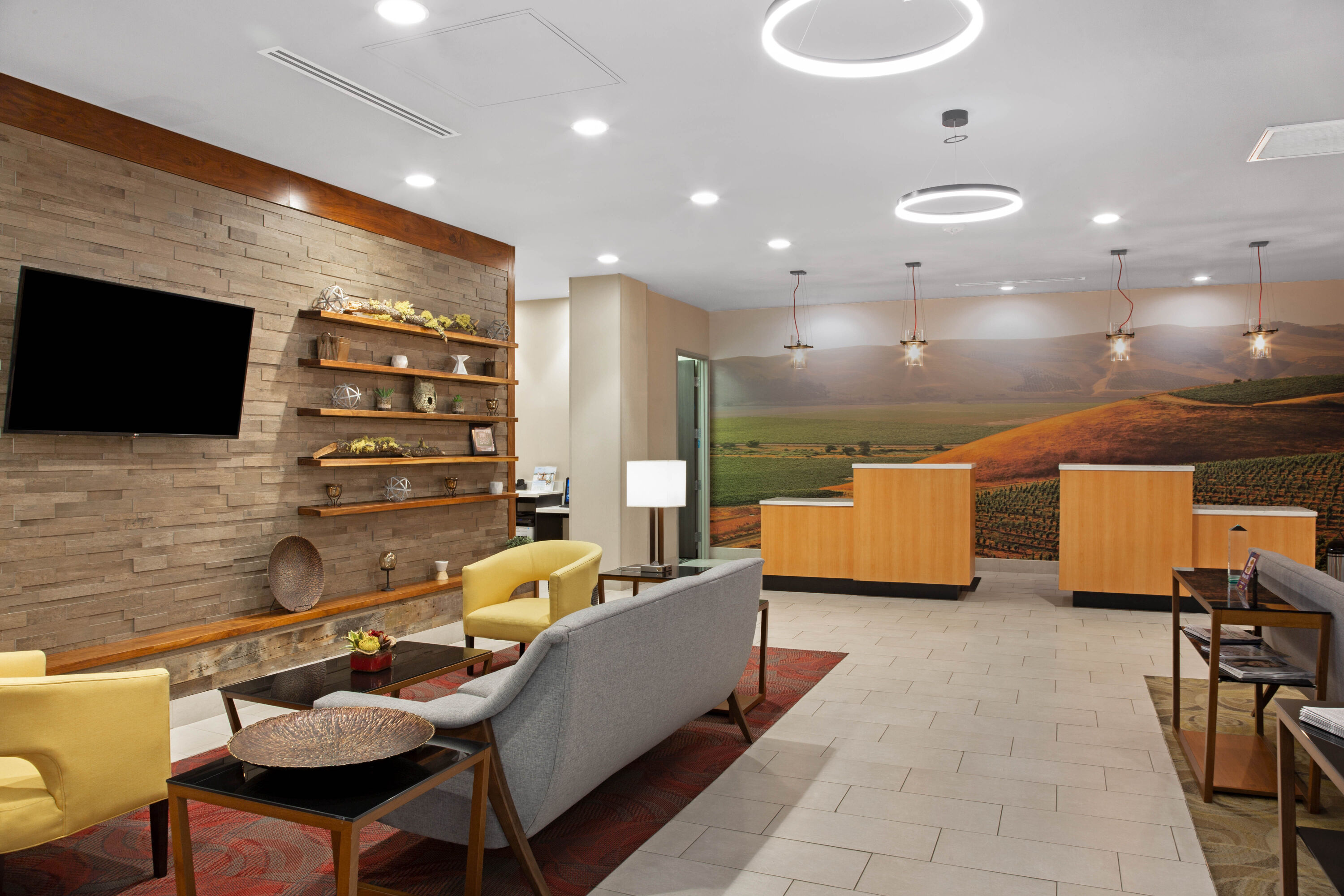 Scenic Image of La Quinta Inn & Suites by Wyndham Morgan Hill-San Jose South hotel in Morgan Hill, California