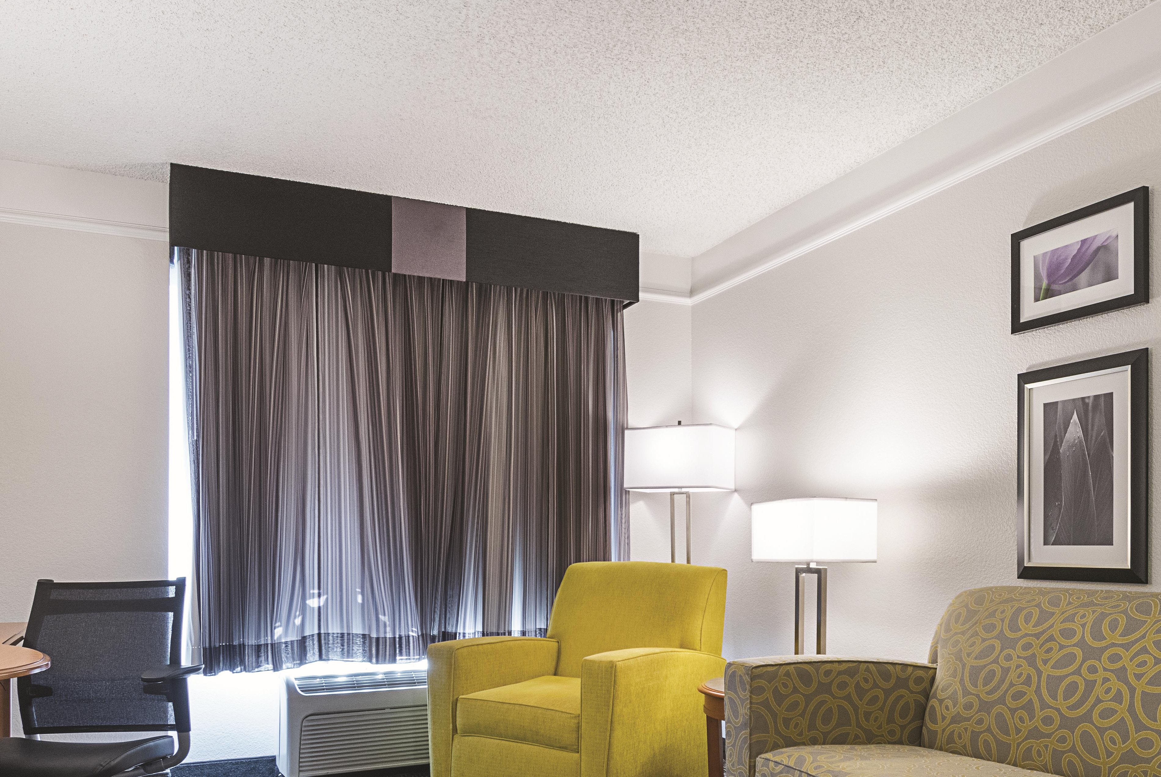La Quinta Inn & Suites by Wyndham Ontario Airport suite in Ontario, California
