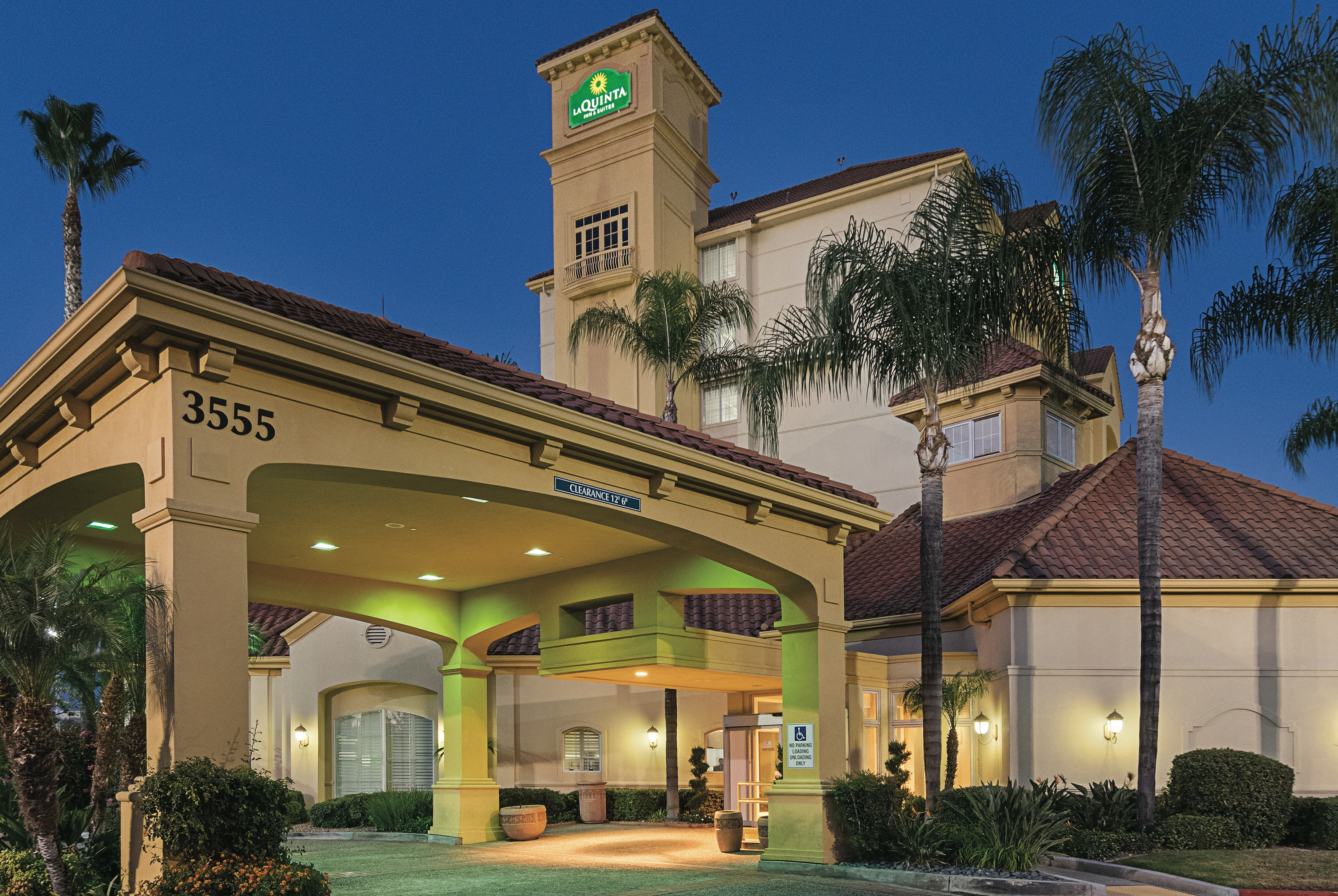 Exterior of La Quinta Inn & Suites by Wyndham Ontario Airport hotel in Ontario, California
