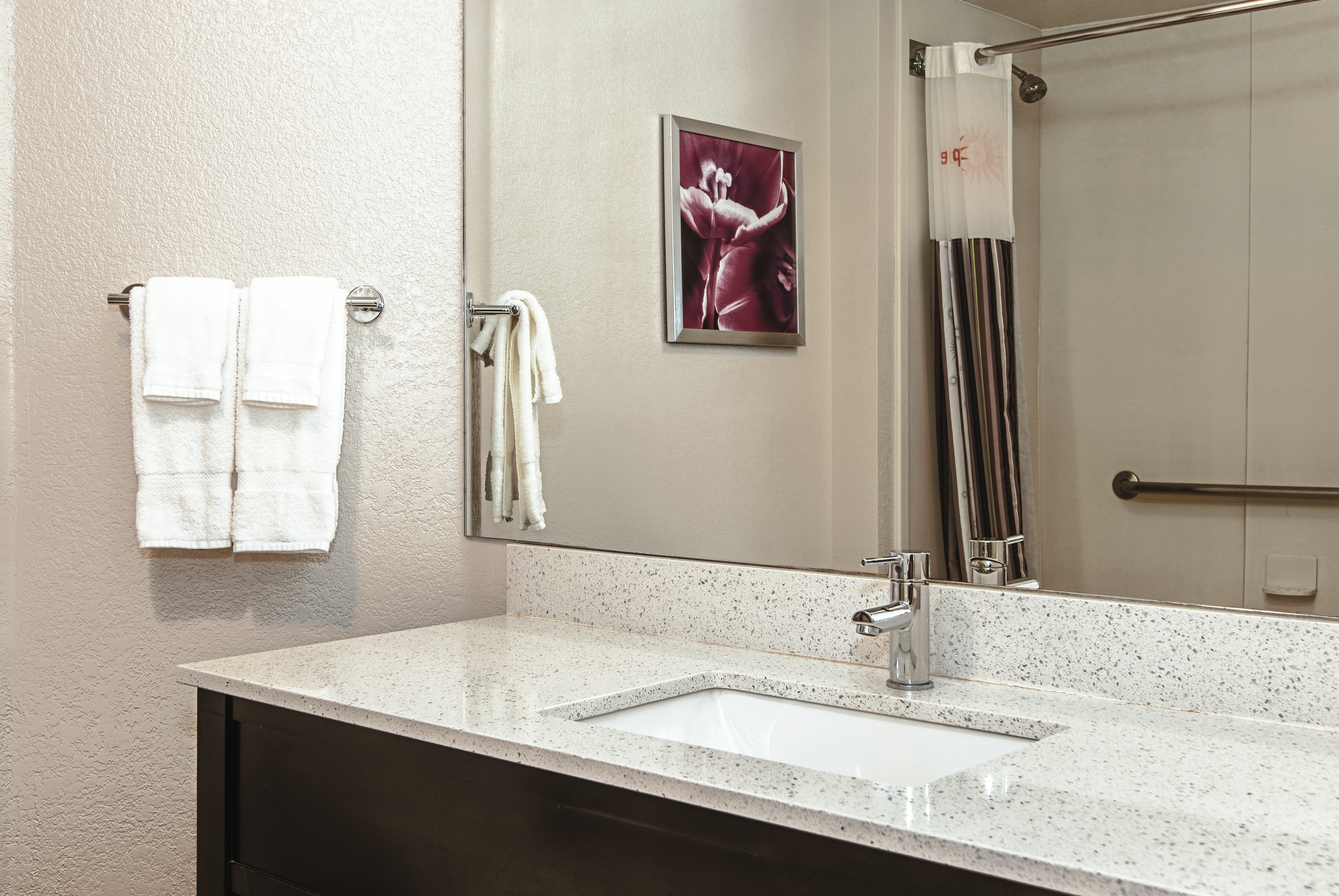 Guest room bath at the La Quinta Inn & Suites by Wyndham Ontario Airport in Ontario, California