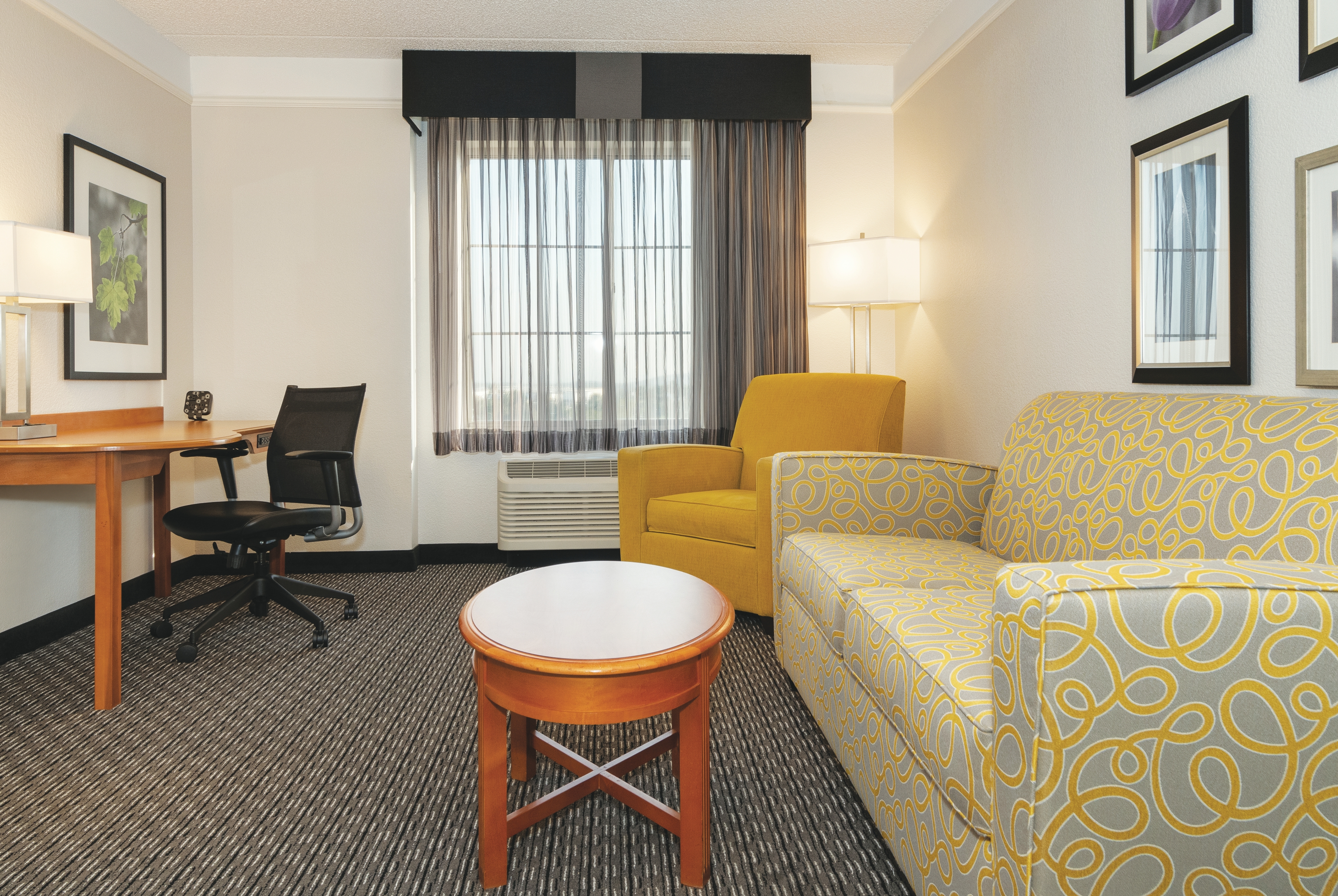 La Quinta Inn & Suites by Wyndham Ontario Airport suite in Ontario, California