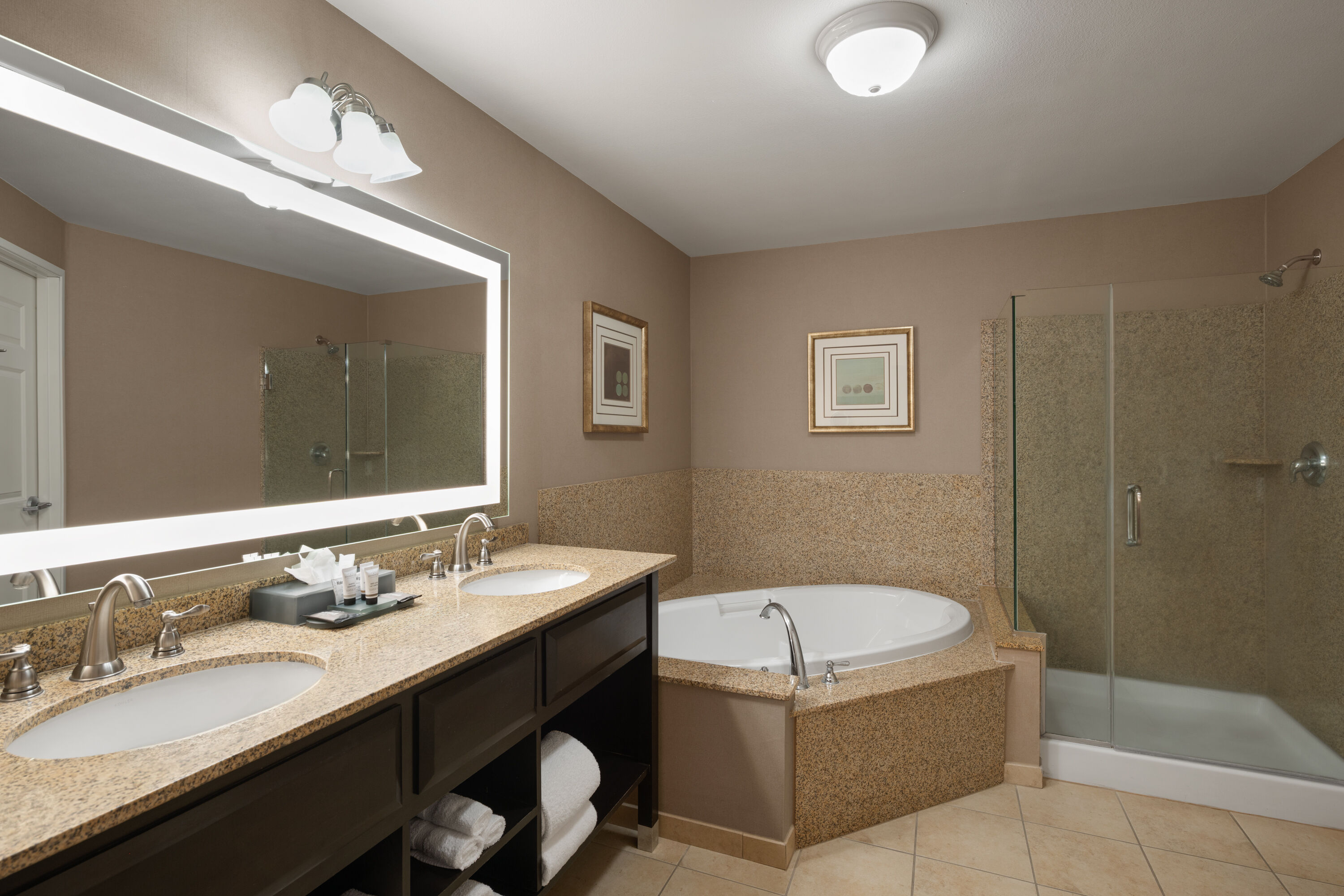 Guest room bath at the La Quinta Inn & Suites by Wyndham Paso Robles in Paso Robles, California