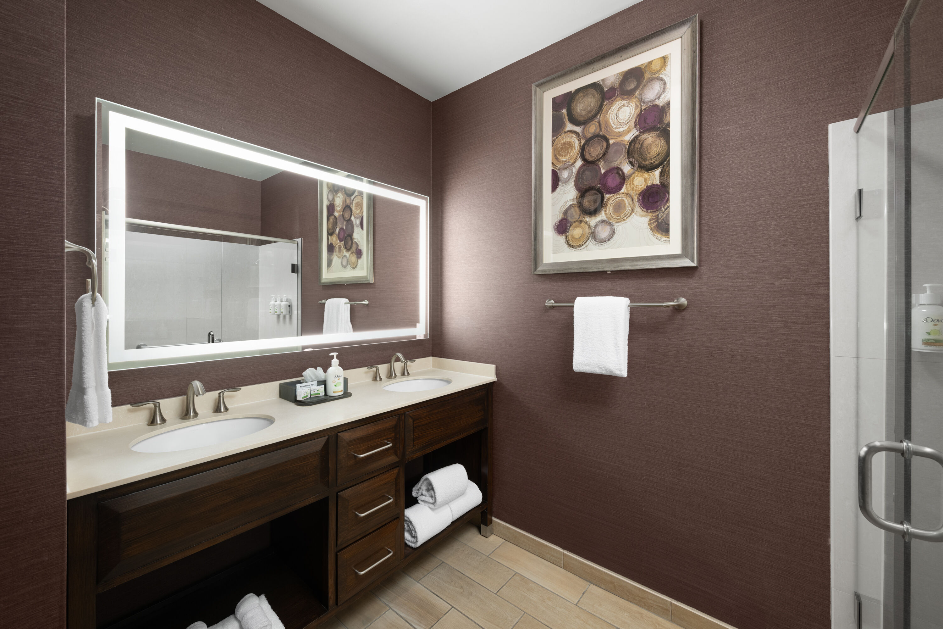Guest room bath at the La Quinta Inn & Suites by Wyndham Paso Robles in Paso Robles, California