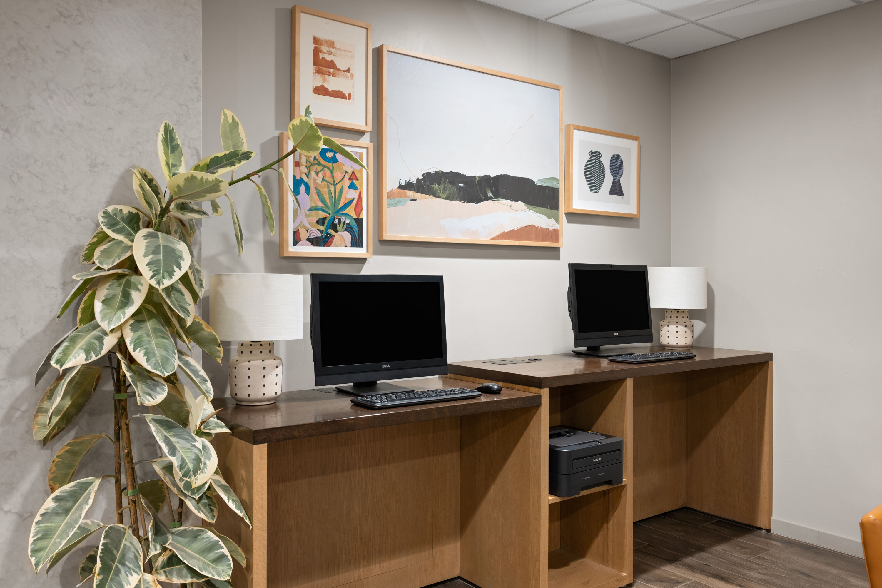 La Quinta Inn & Suites by Wyndham Paso Robles business center in Paso Robles, California