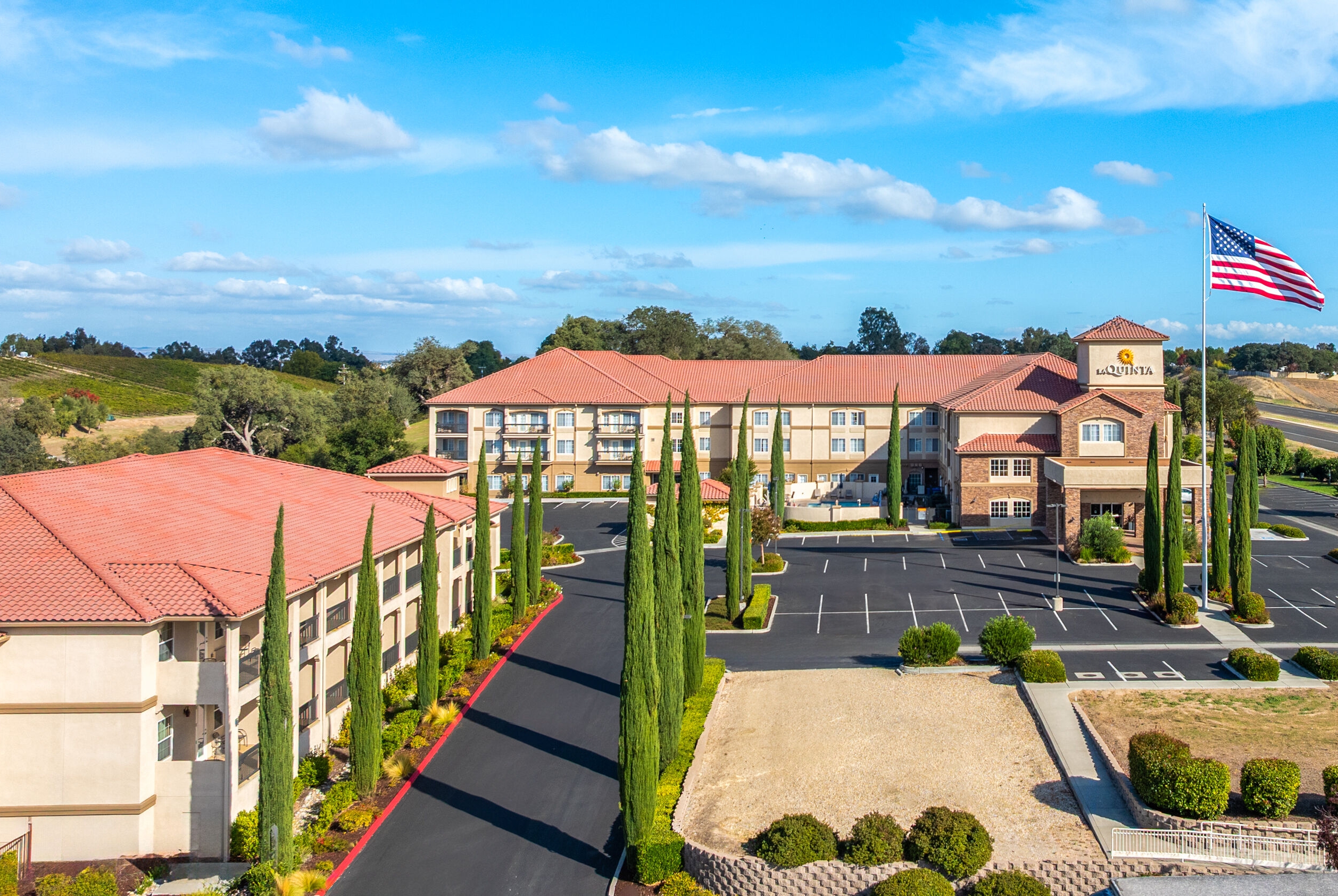 Exterior Day Image of La Quinta Inn & Suites by Wyndham Paso Robles hotel in Paso Robles, California