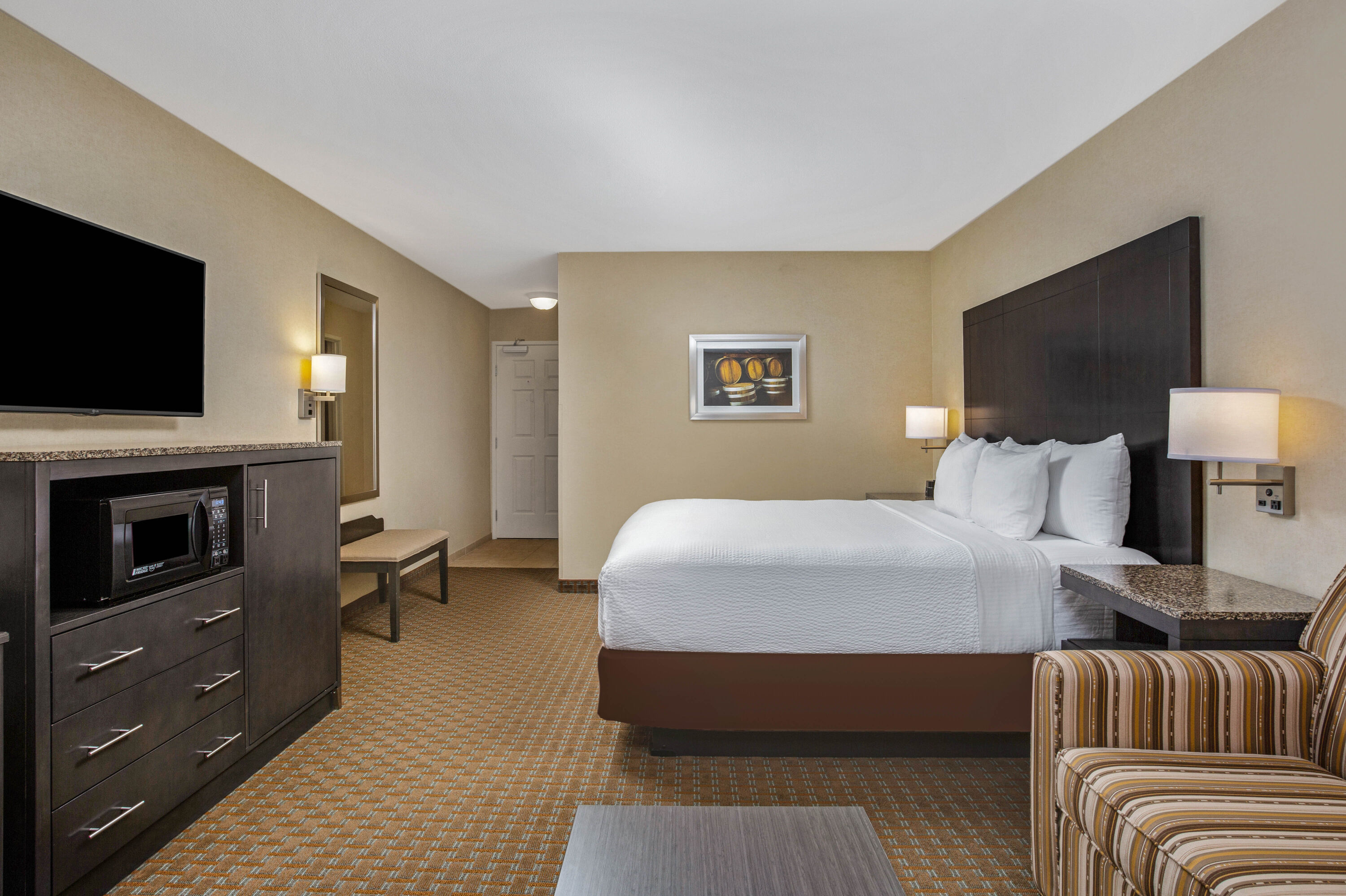 Guest room at the La Quinta Inn & Suites by Wyndham Paso Robles in Paso Robles, California