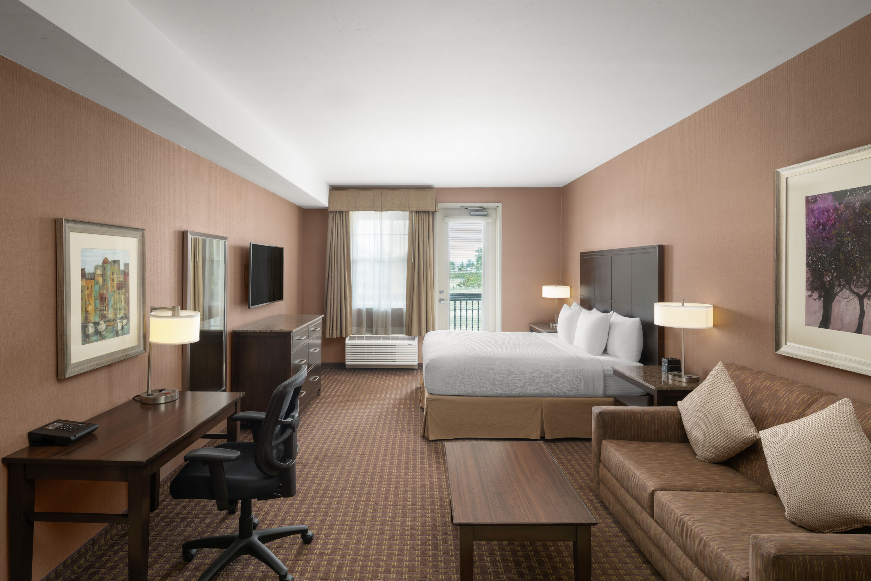 Guest room at the La Quinta Inn & Suites by Wyndham Paso Robles in Paso Robles, California