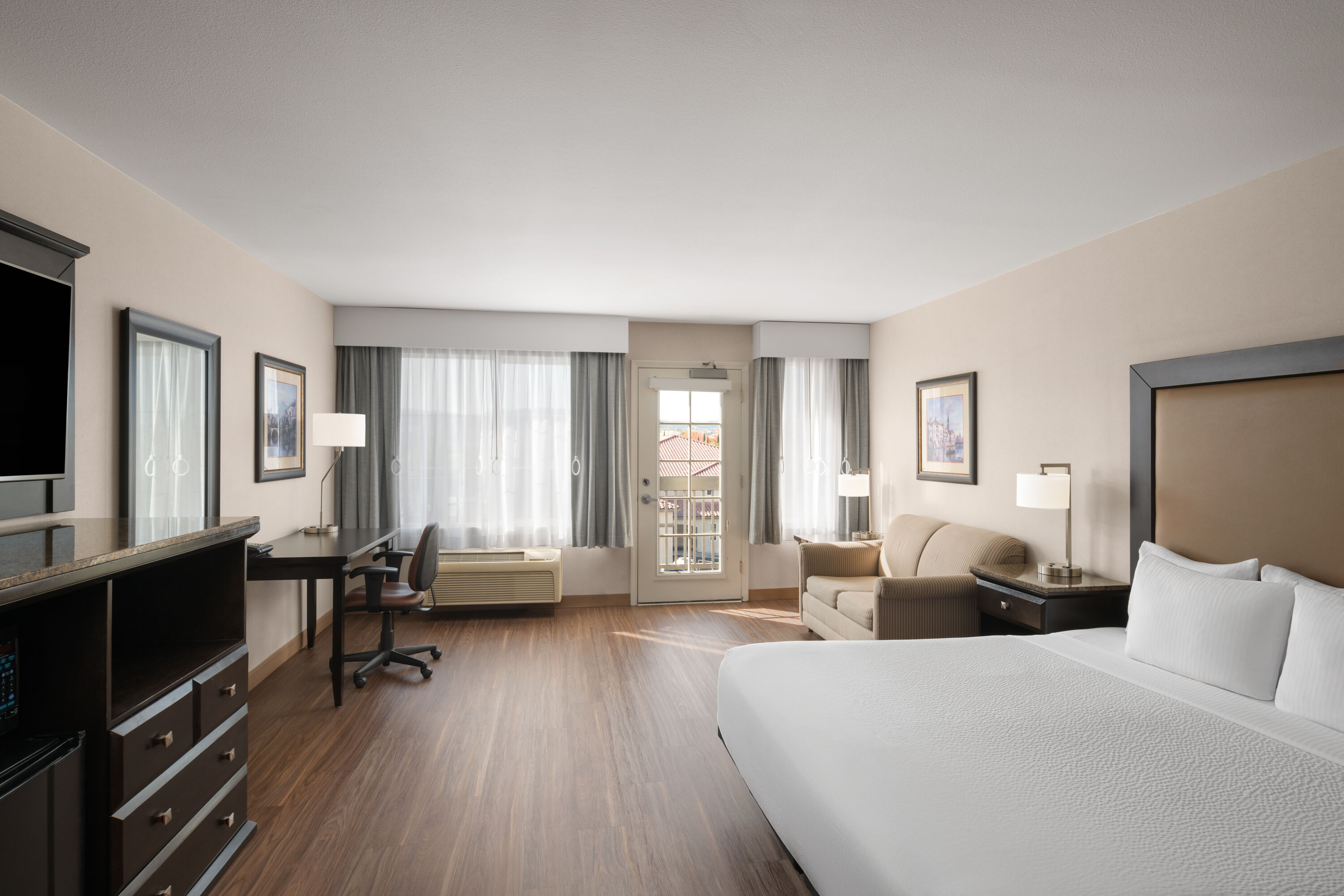 Guest room at the La Quinta Inn & Suites by Wyndham Paso Robles in Paso Robles, California