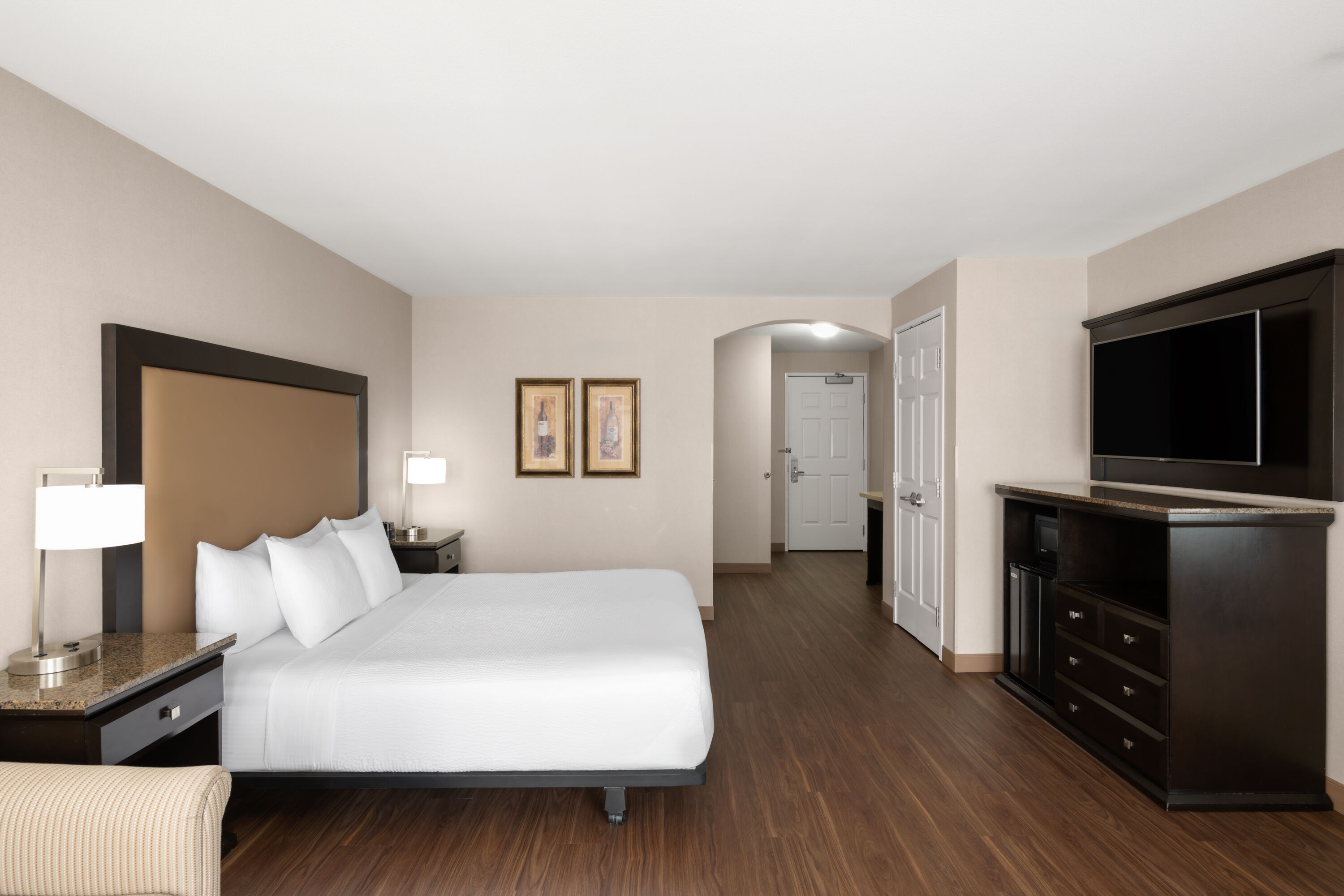 Guest room at the La Quinta Inn & Suites by Wyndham Paso Robles in Paso Robles, California
