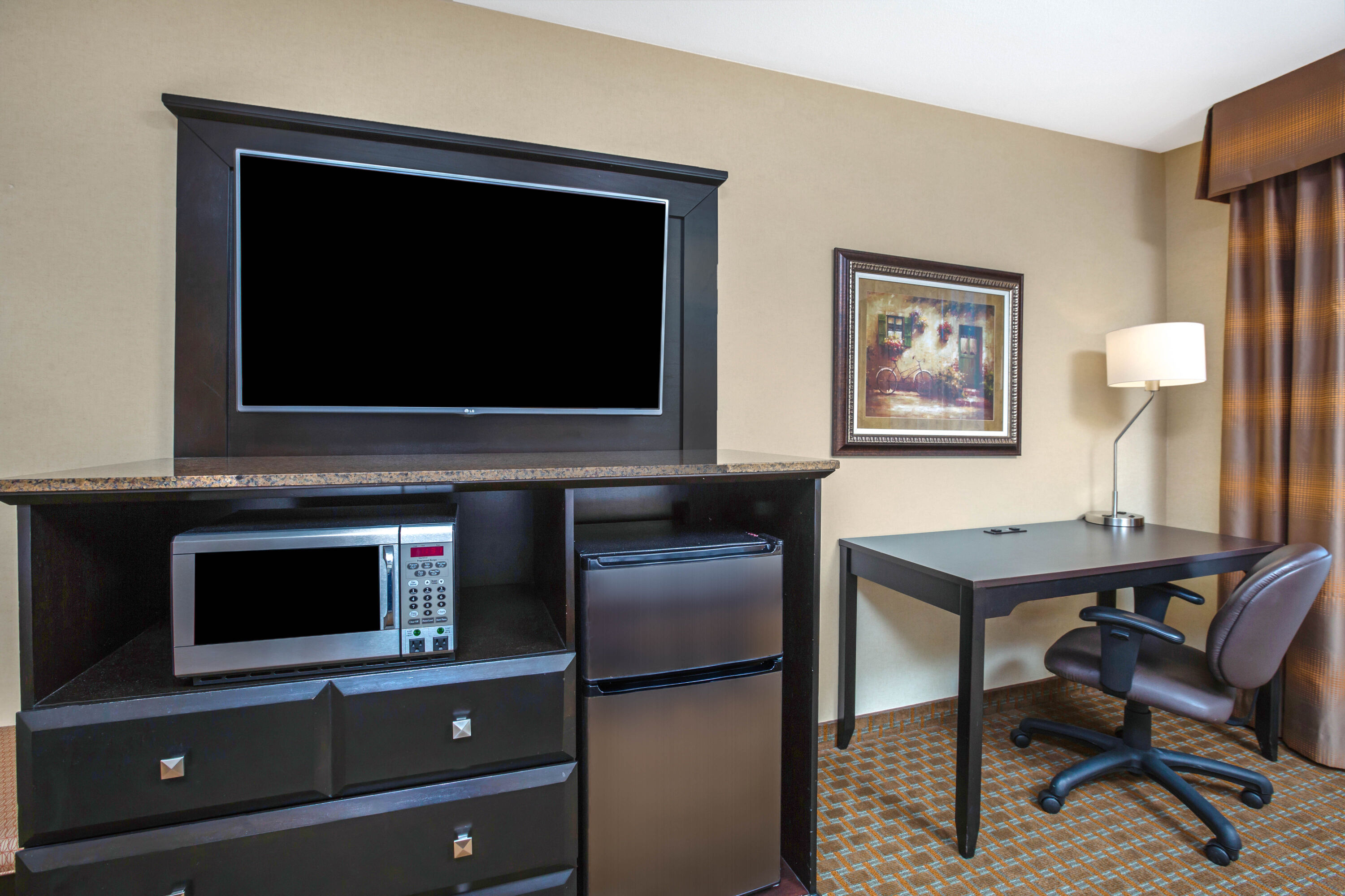 Guest room feature at the La Quinta Inn & Suites by Wyndham Paso Robles in Paso Robles, California