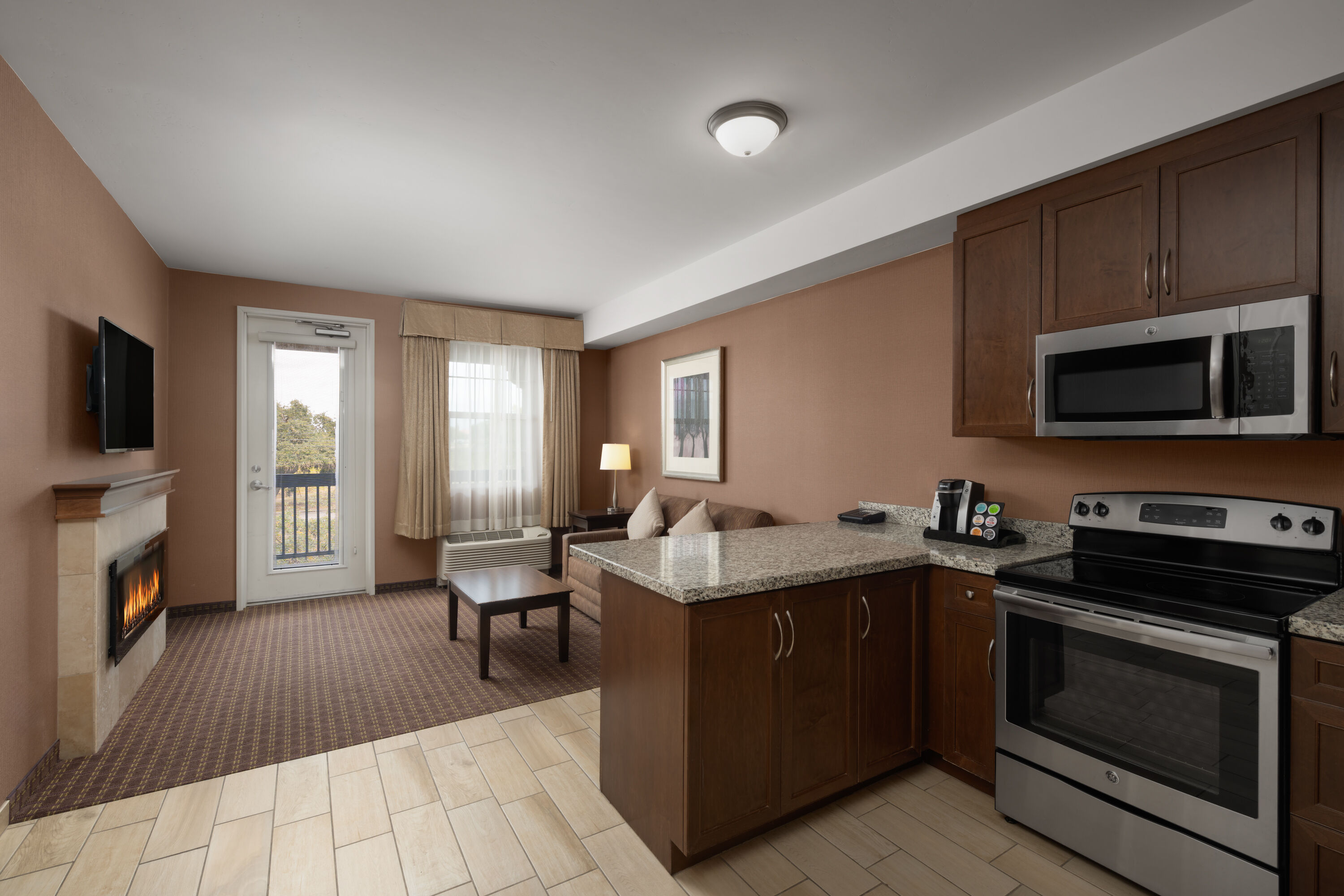 La Quinta Inn & Suites by Wyndham Paso Robles suite in Paso Robles, California