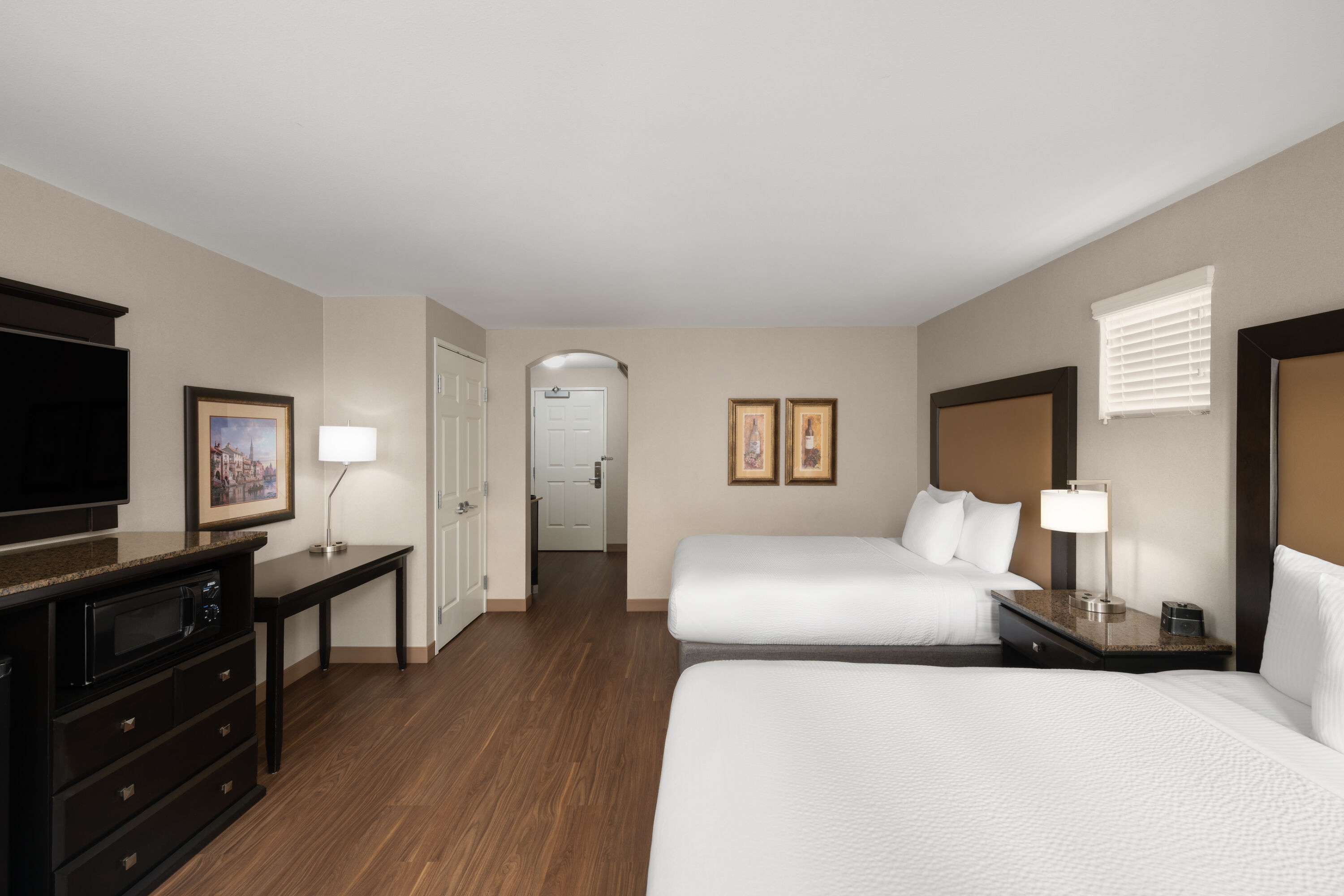 La Quinta Inn & Suites by Wyndham Paso Robles suite in Paso Robles, California