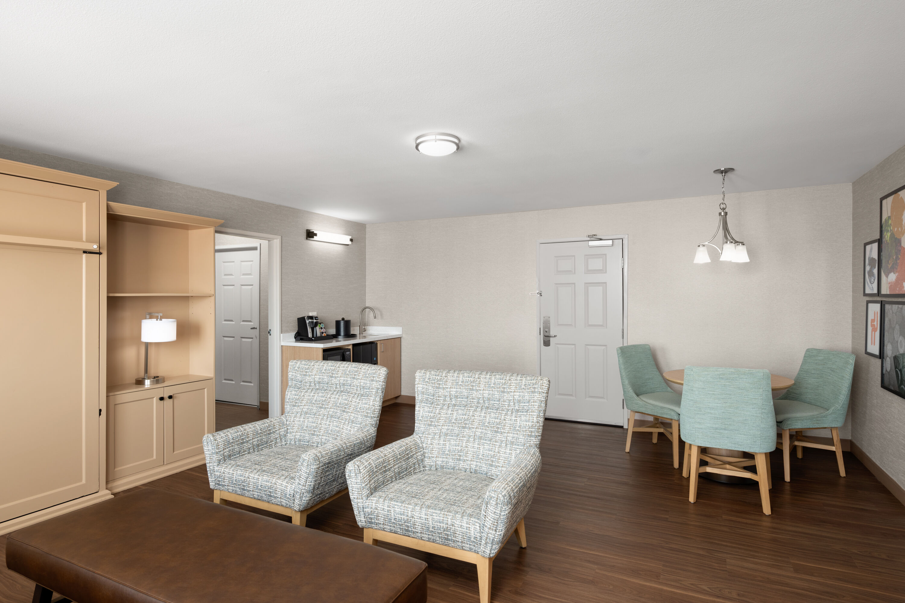 La Quinta Inn & Suites by Wyndham Paso Robles suite in Paso Robles, California