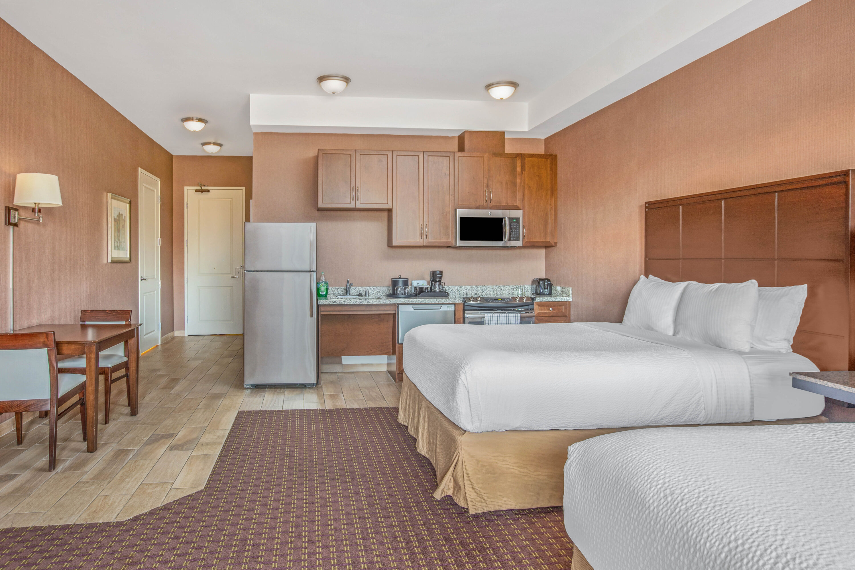 La Quinta Inn & Suites by Wyndham Paso Robles suite in Paso Robles, California