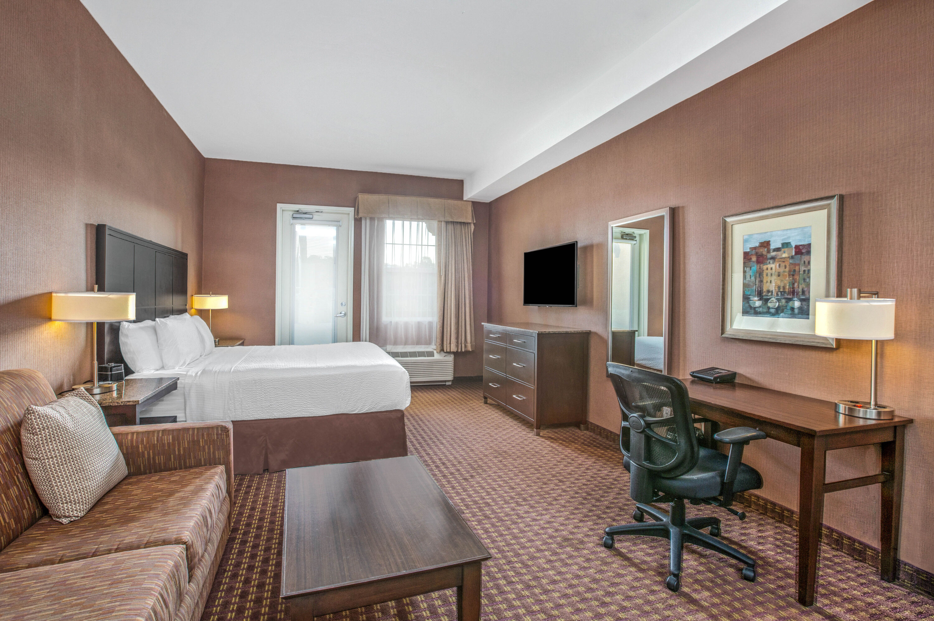 La Quinta Inn & Suites by Wyndham Paso Robles suite in Paso Robles, California