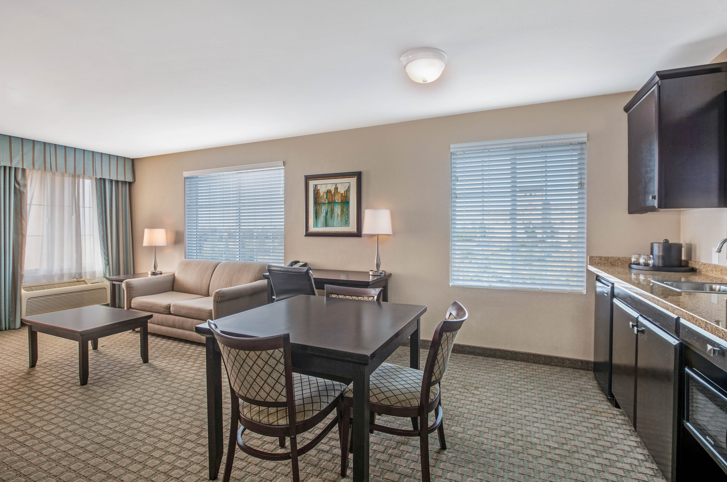La Quinta Inn & Suites by Wyndham Paso Robles suite in Paso Robles, California