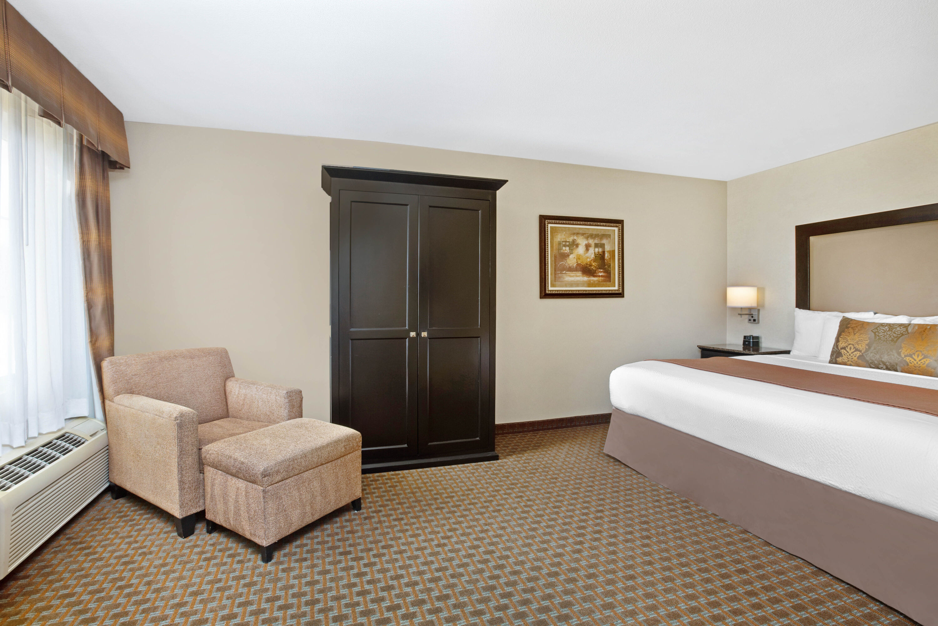 La Quinta Inn & Suites by Wyndham Paso Robles suite in Paso Robles, California