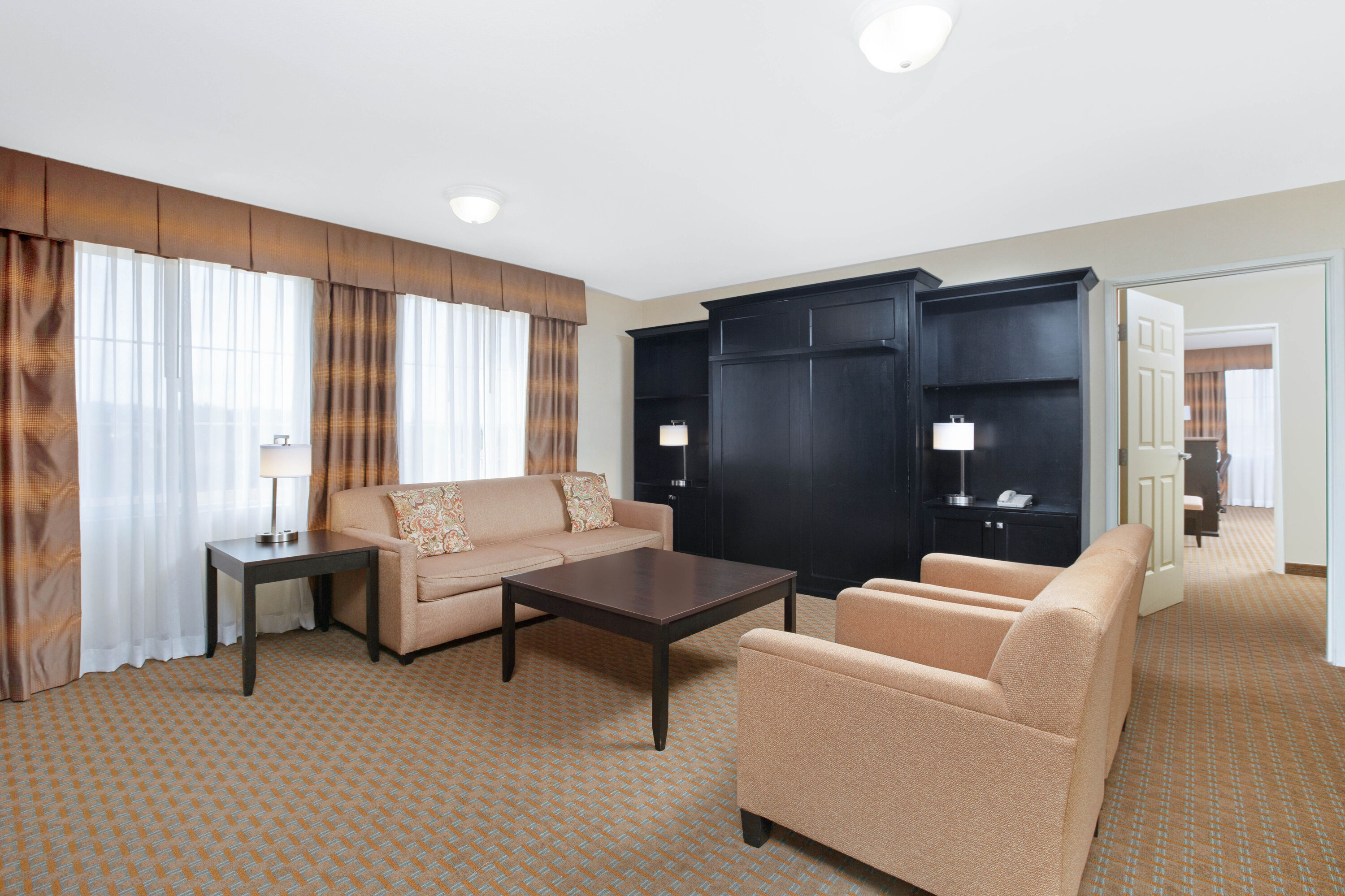 La Quinta Inn & Suites by Wyndham Paso Robles suite in Paso Robles, California