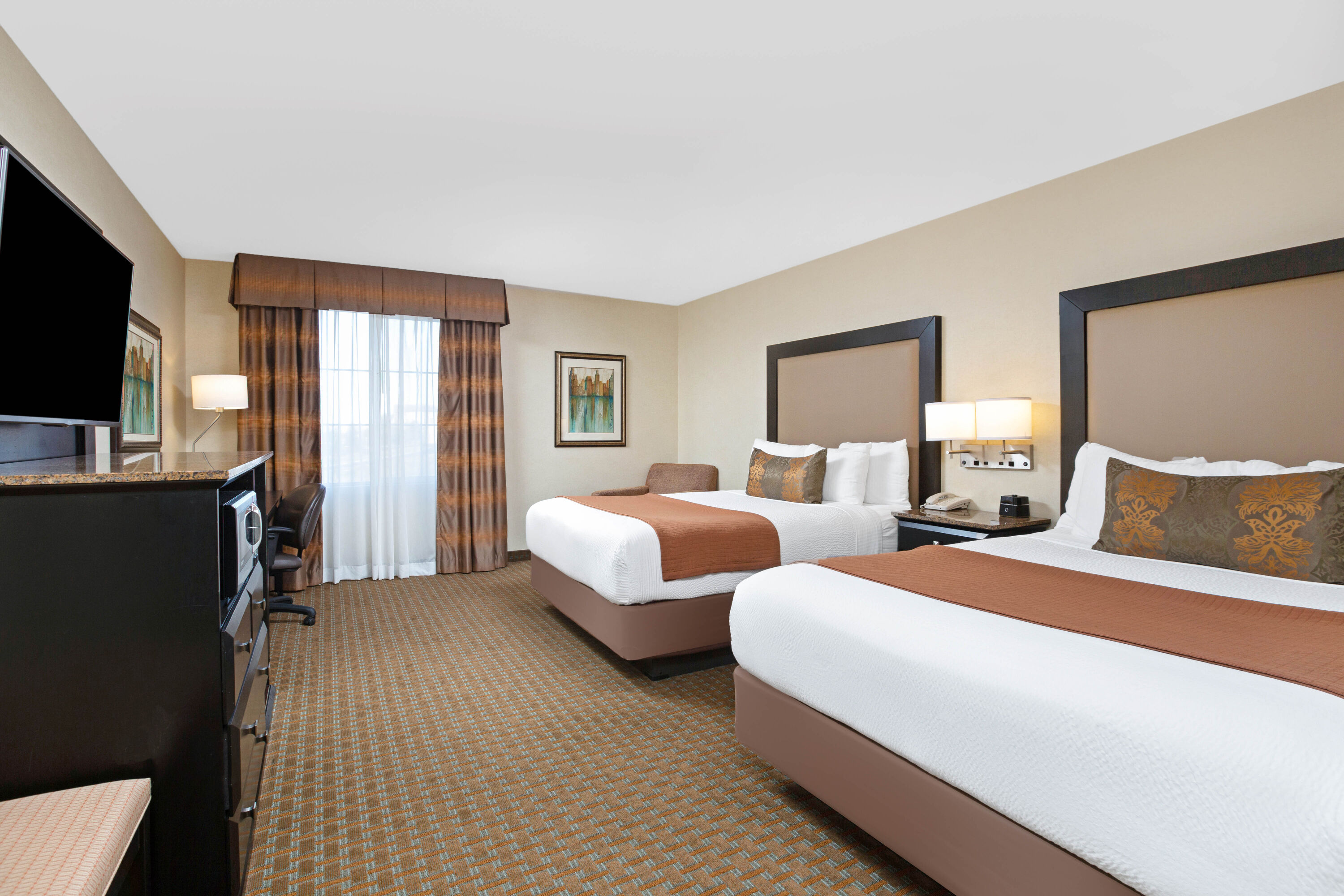 La Quinta Inn & Suites by Wyndham Paso Robles suite in Paso Robles, California