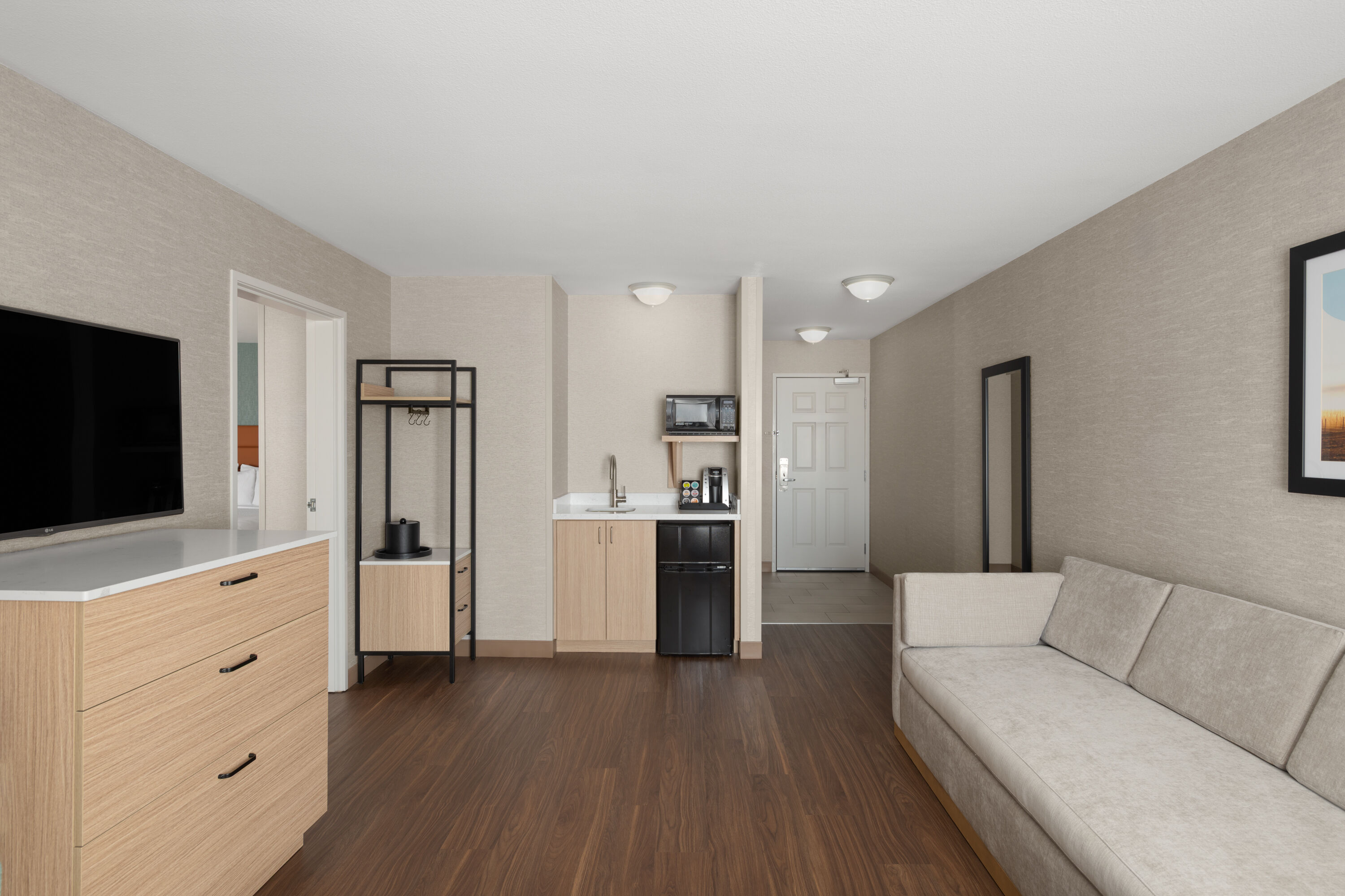 La Quinta Inn & Suites by Wyndham Paso Robles suite in Paso Robles, California