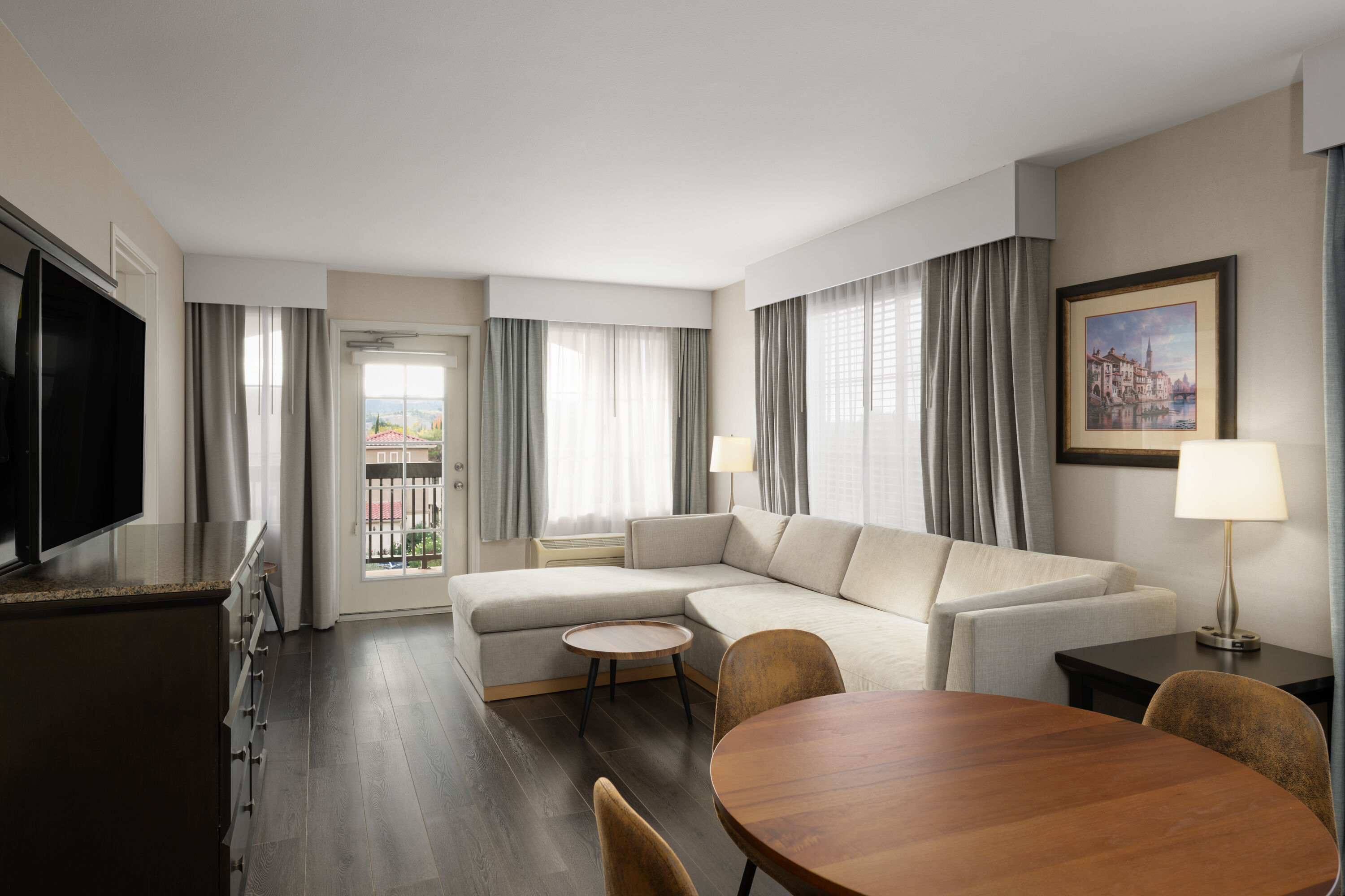 La Quinta Inn & Suites by Wyndham Paso Robles suite in Paso Robles, California