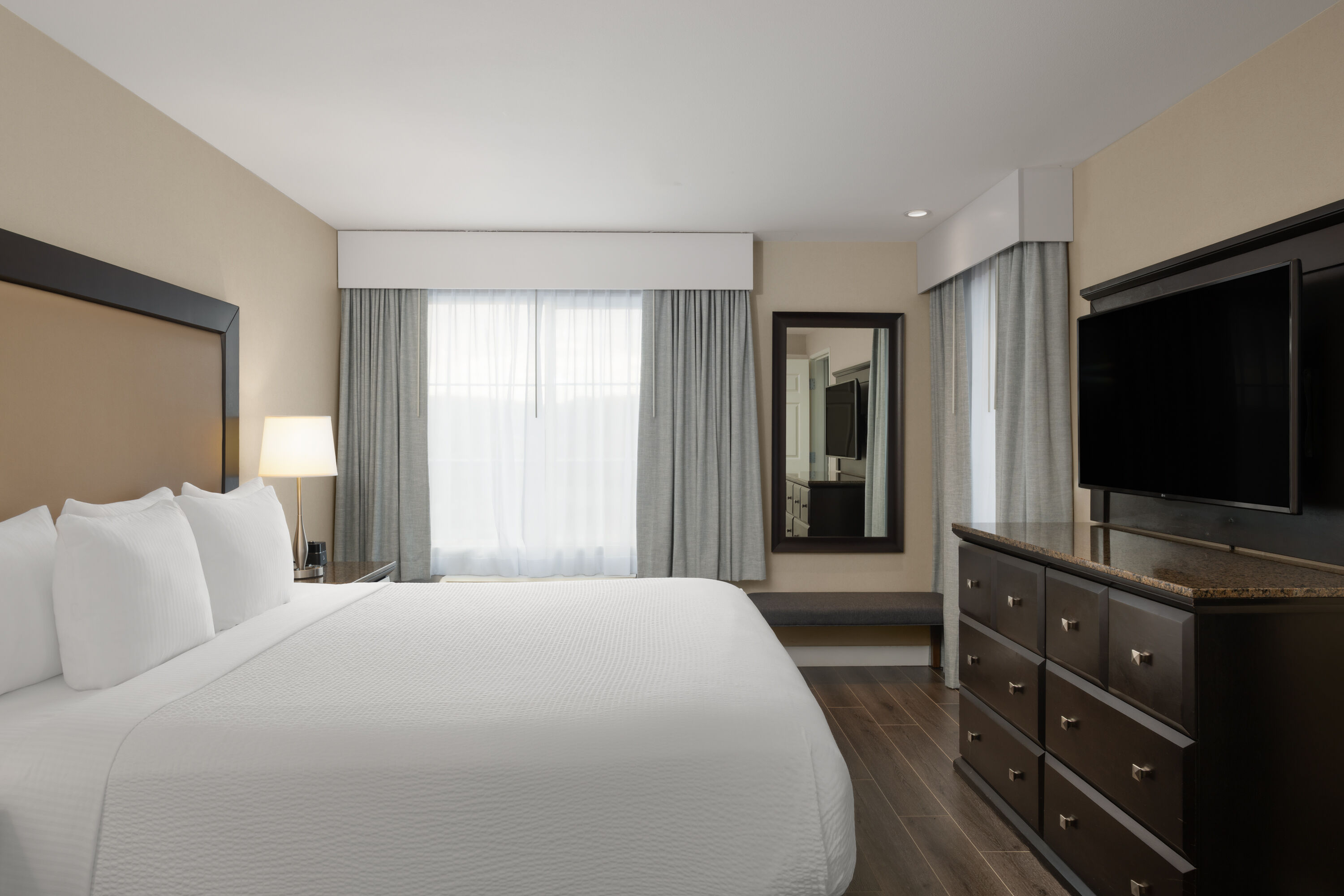 La Quinta Inn & Suites by Wyndham Paso Robles suite in Paso Robles, California