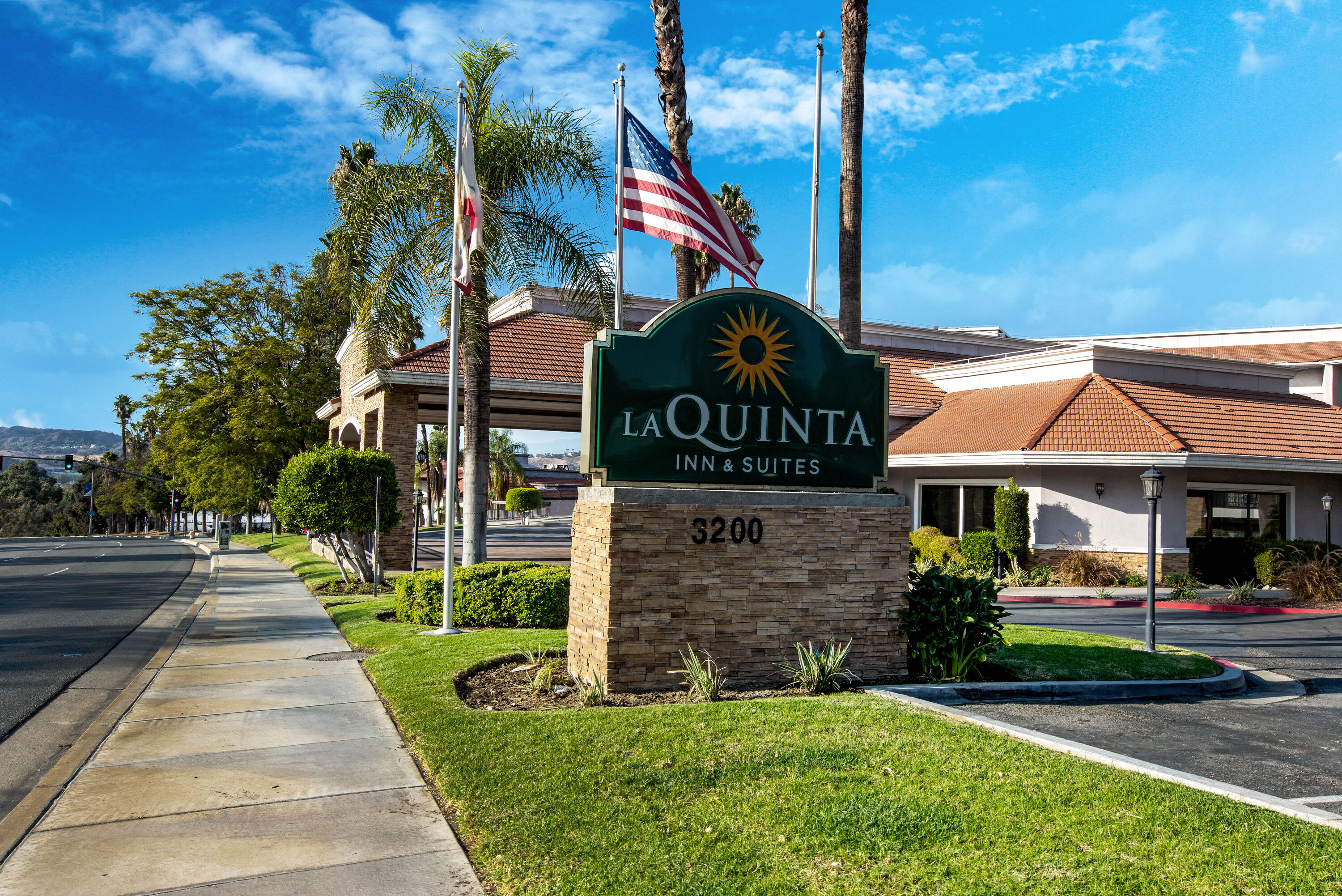 Pomona California Hotels; La Quinta Inn & Suites by Wyndham Pomona | Pomona, CA Hotels