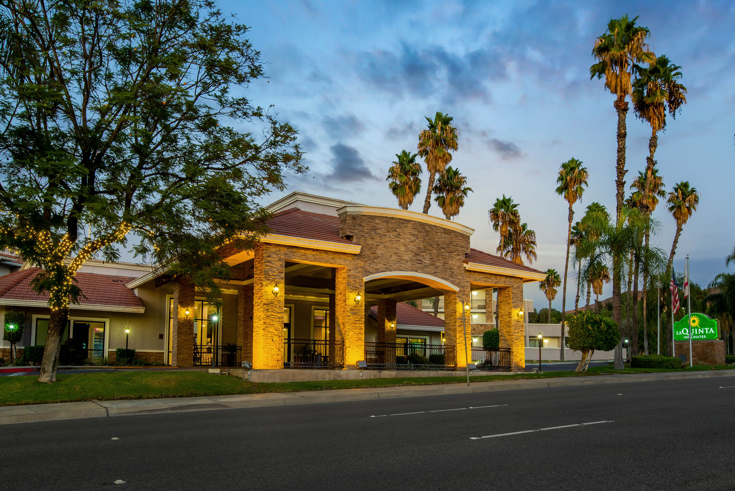 Pomona California Hotels;