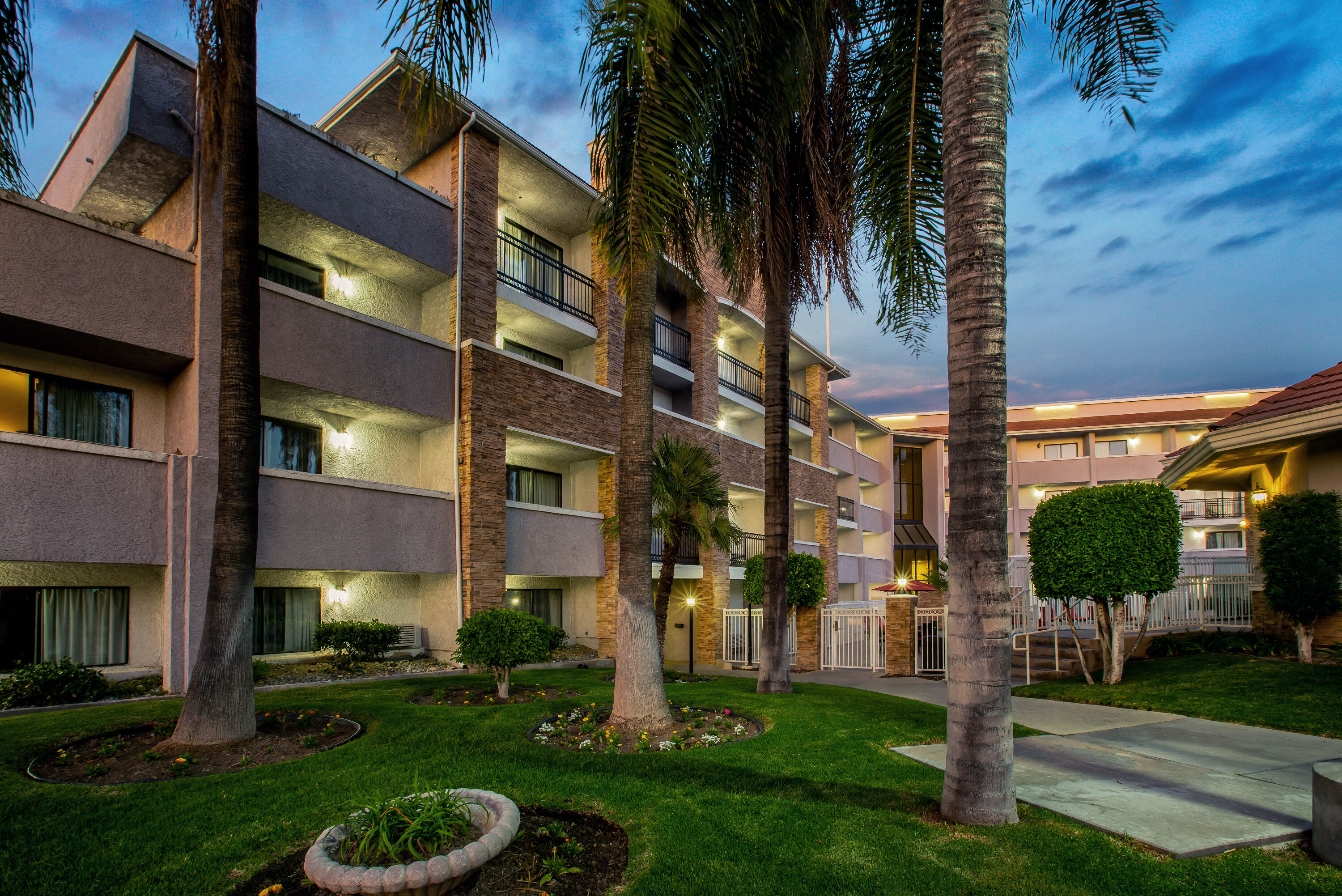 La Quinta Inn & Suites by Wyndham Pomona | Pomona, CA Hotels