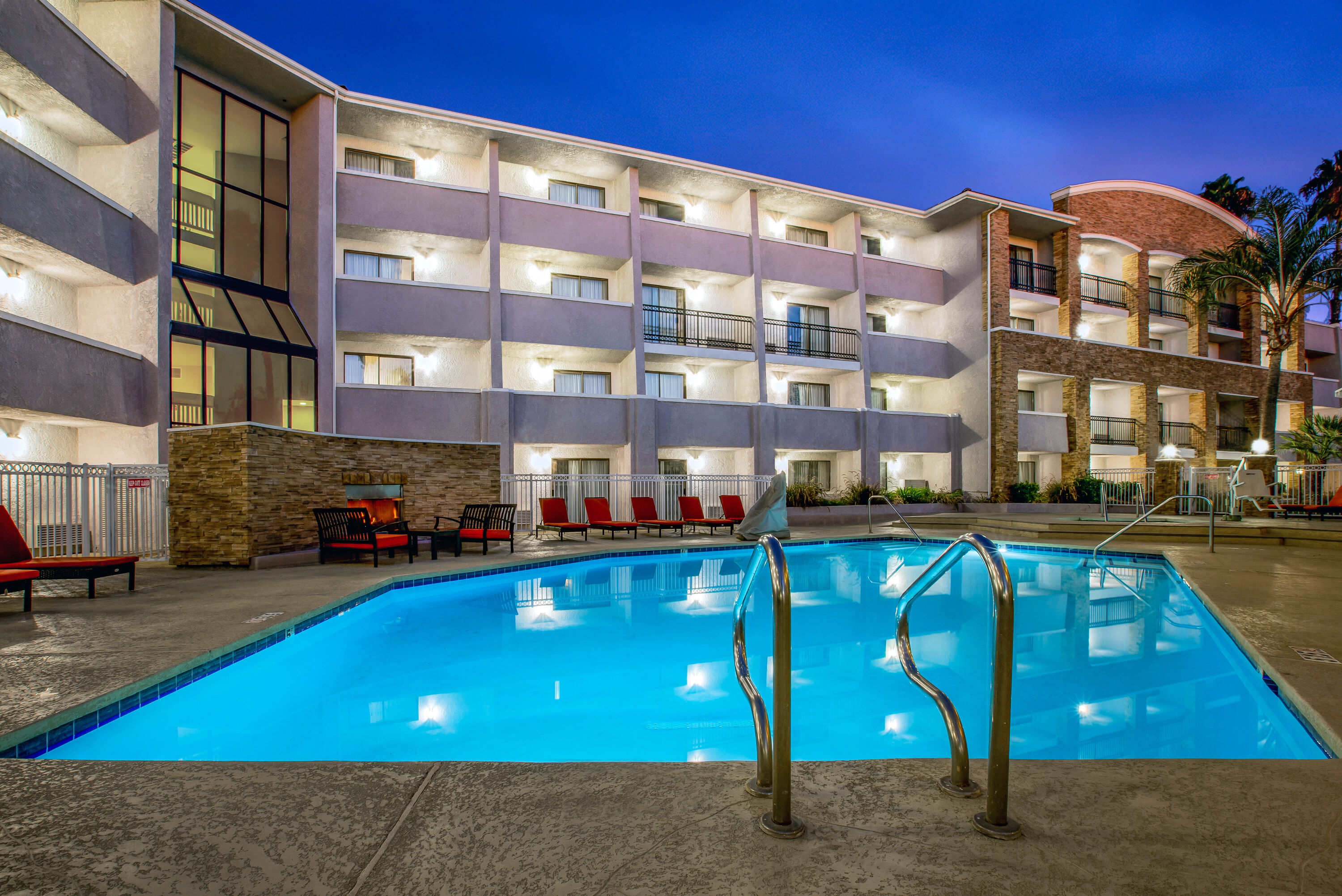 Pomona California Hotels; La Quinta Inn & Suites by Wyndham Pomona | Pomona, CA Hotels