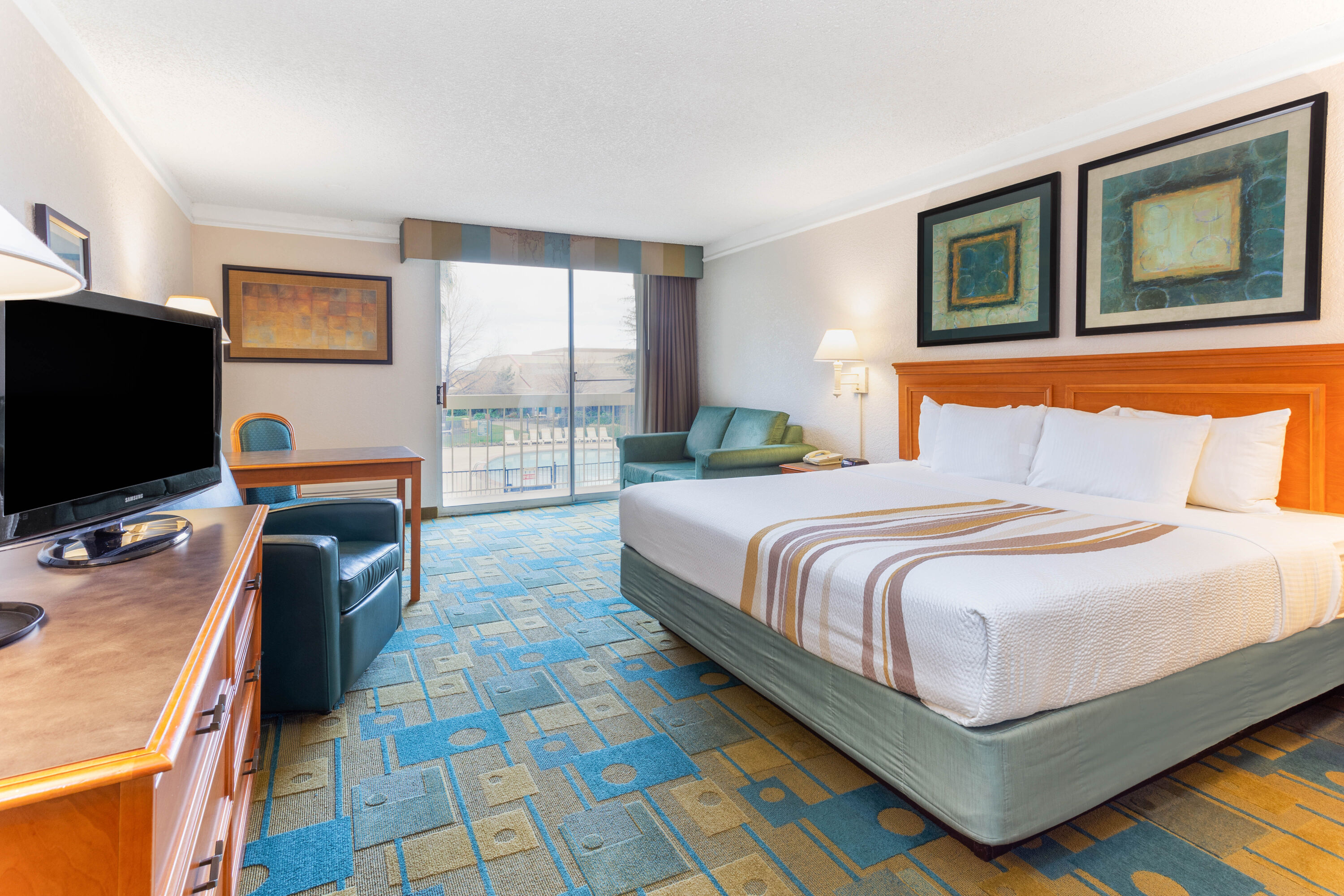 La Quinta Inn & Suites by Wyndham Redding | Redding, CA Hotels