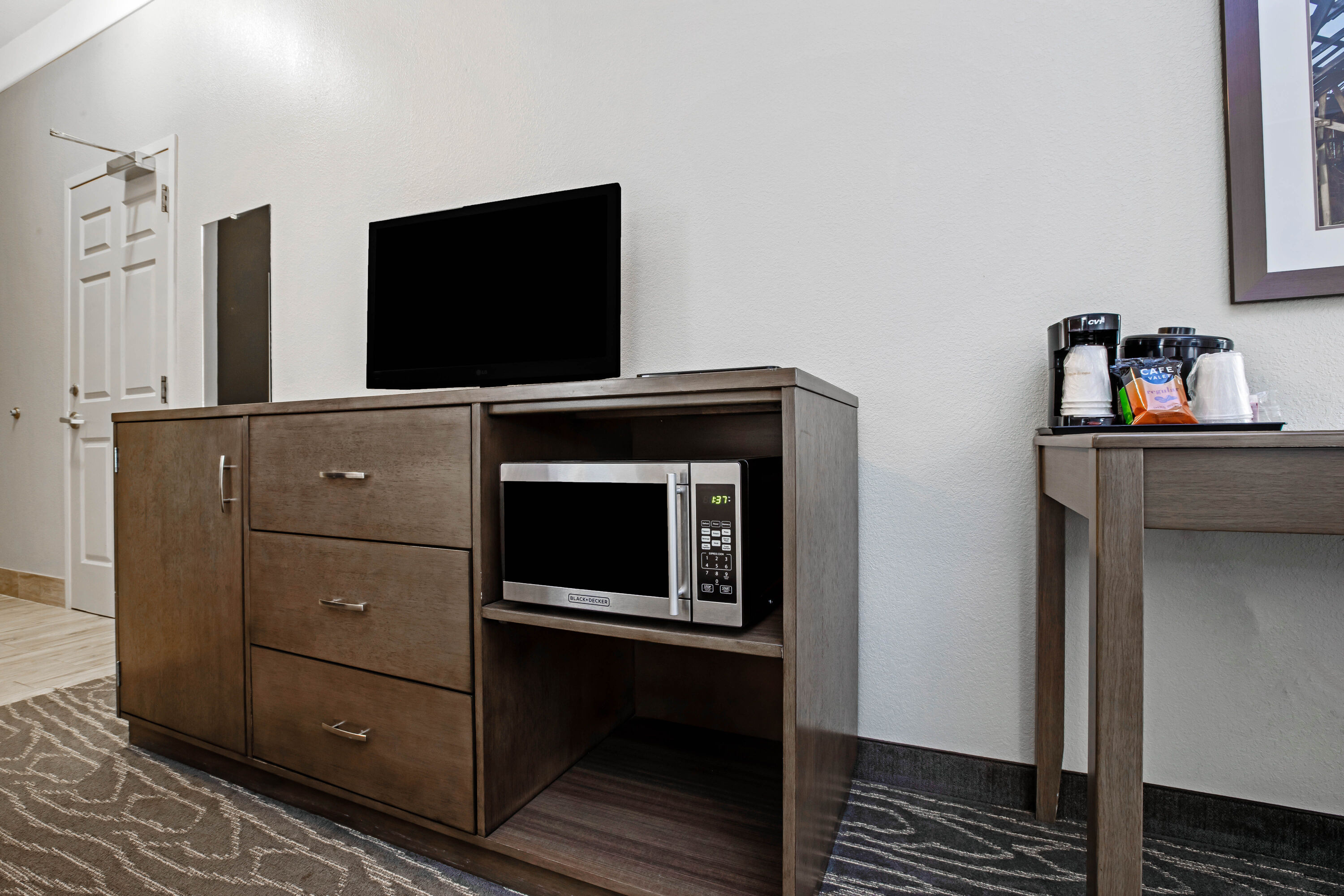 Guest room feature at the La Quinta Inn & Suites by Wyndham Manteca - Ripon in Ripon, California