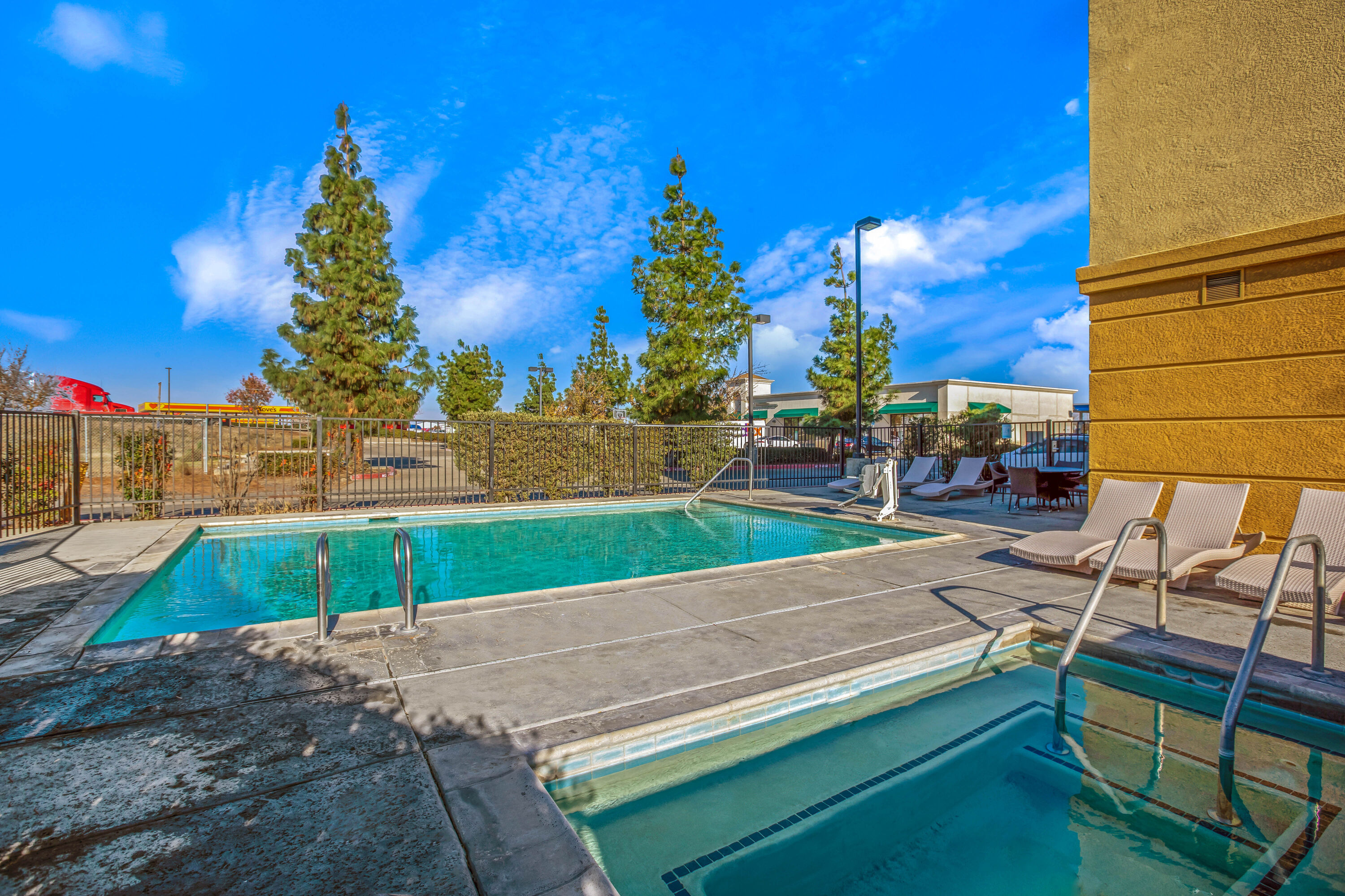 Hot tub at the La Quinta Inn & Suites by Wyndham Manteca - Ripon in Ripon, California