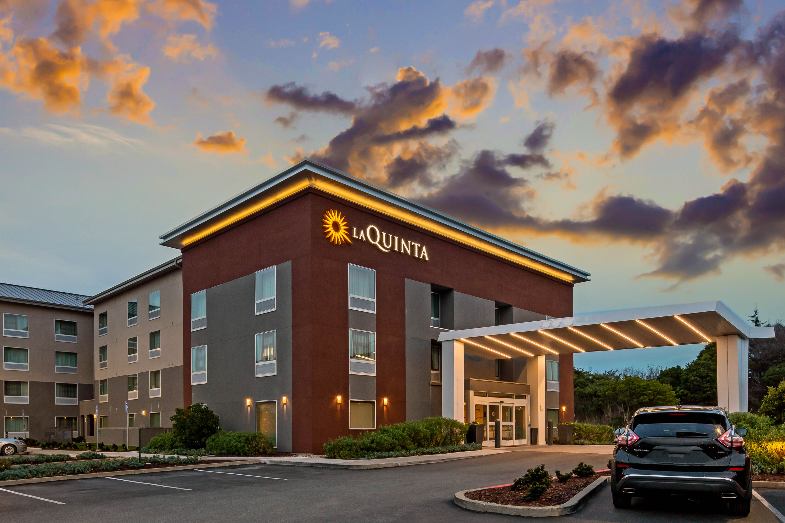 Exterior Dusk Image of La Quinta Inn & Suites by Wyndham San Francisco Airport N hotel in S. San Francisco, California