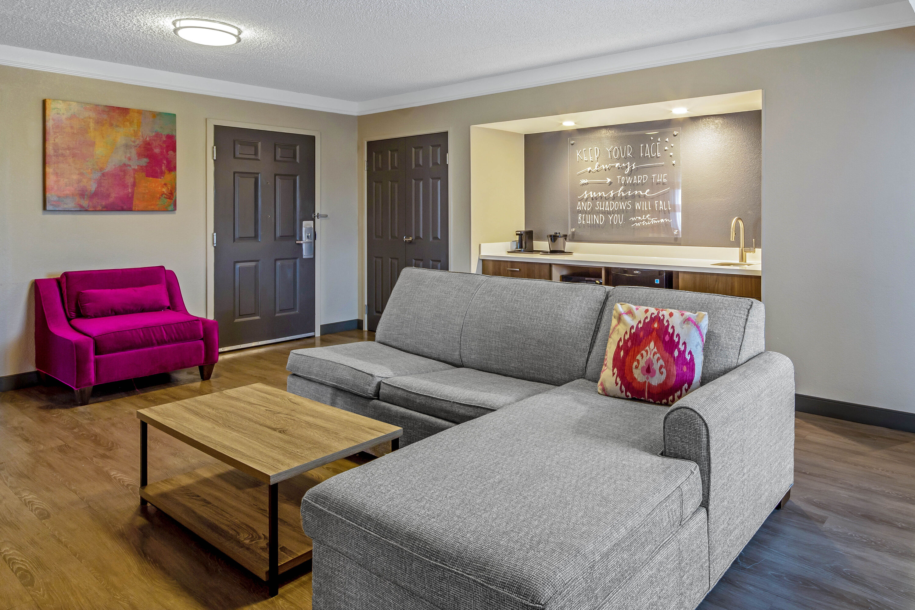 La Quinta Inn & Suites by Wyndham San Francisco Airport N suite in S. San Francisco, California