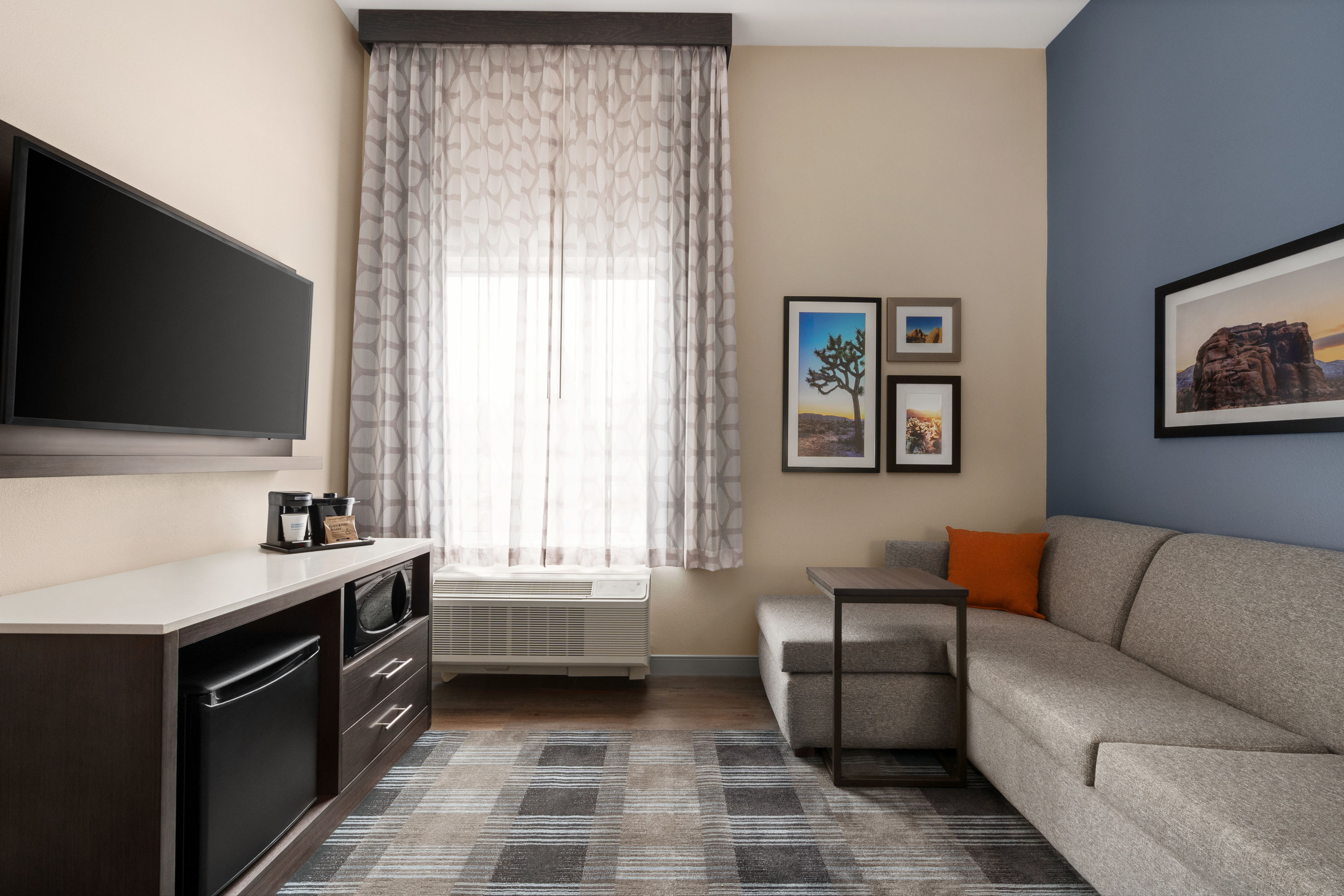 La Quinta Inn & Suites by Wyndham San Bernardino suite in San Bernardino, California