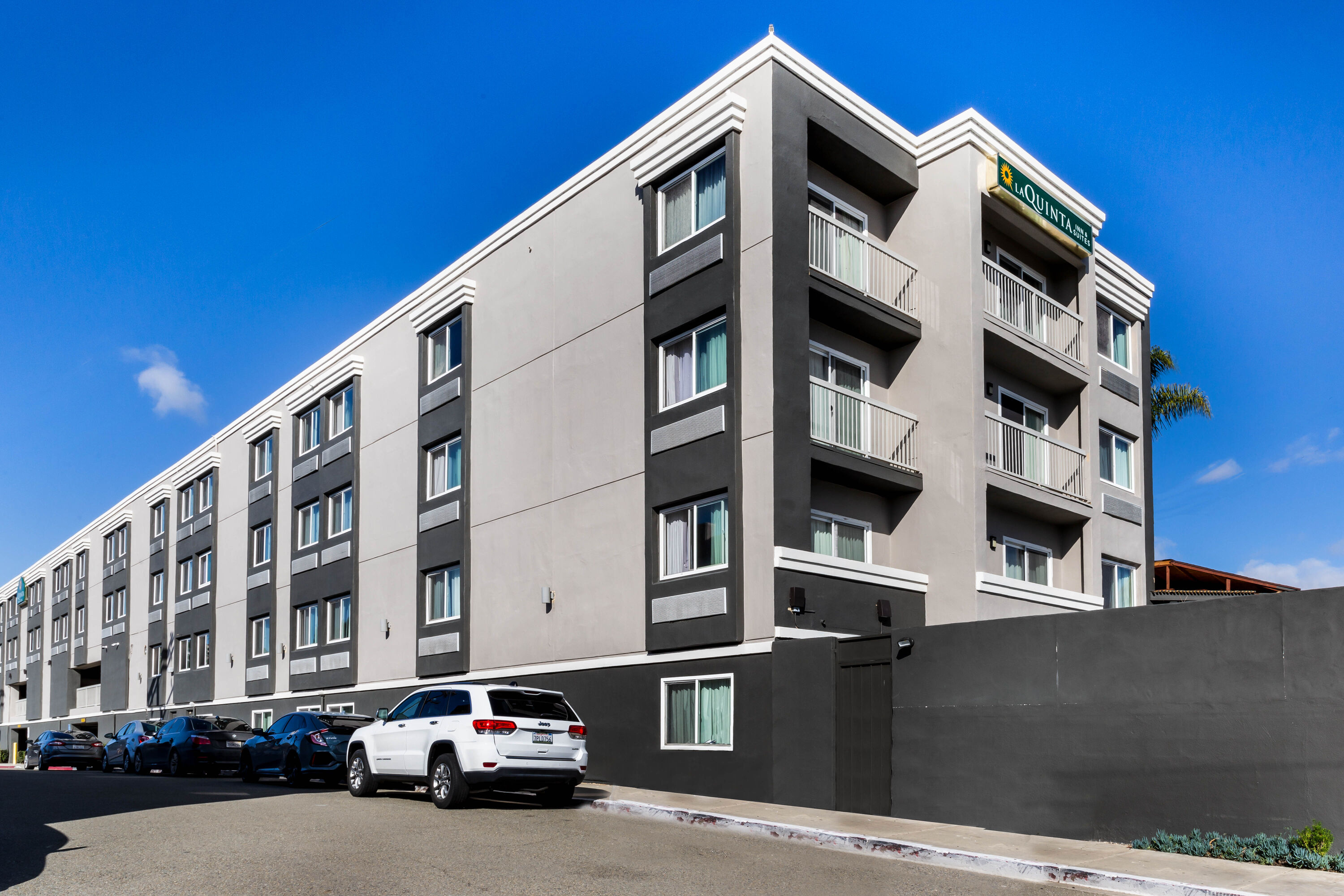 Exterior Day Image of La Quinta Inn & Suites by Wyndham San Diego Mission Bay hotel in San Diego, California