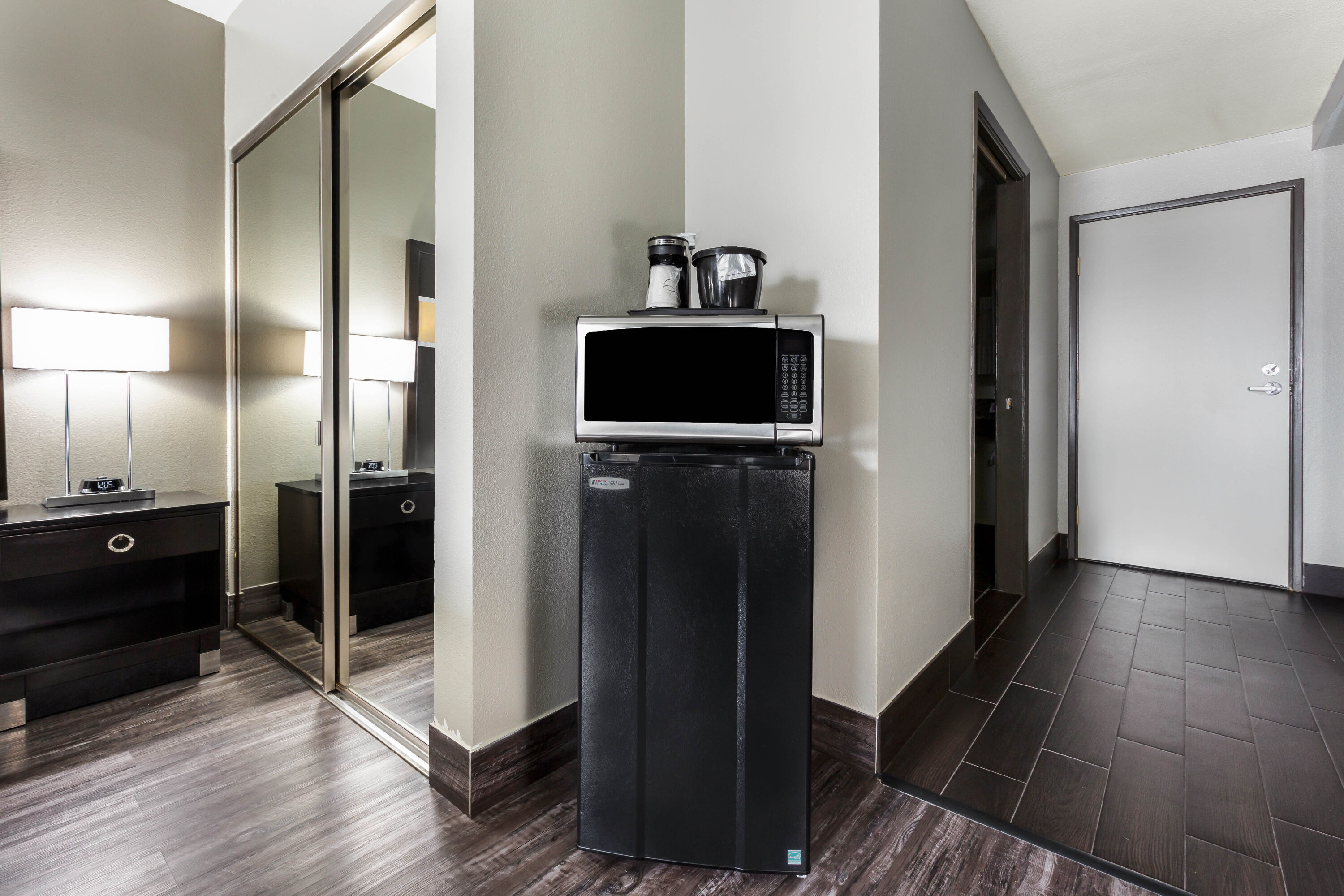 Guest room feature at the La Quinta Inn & Suites by Wyndham San Diego Mission Bay in San Diego, California