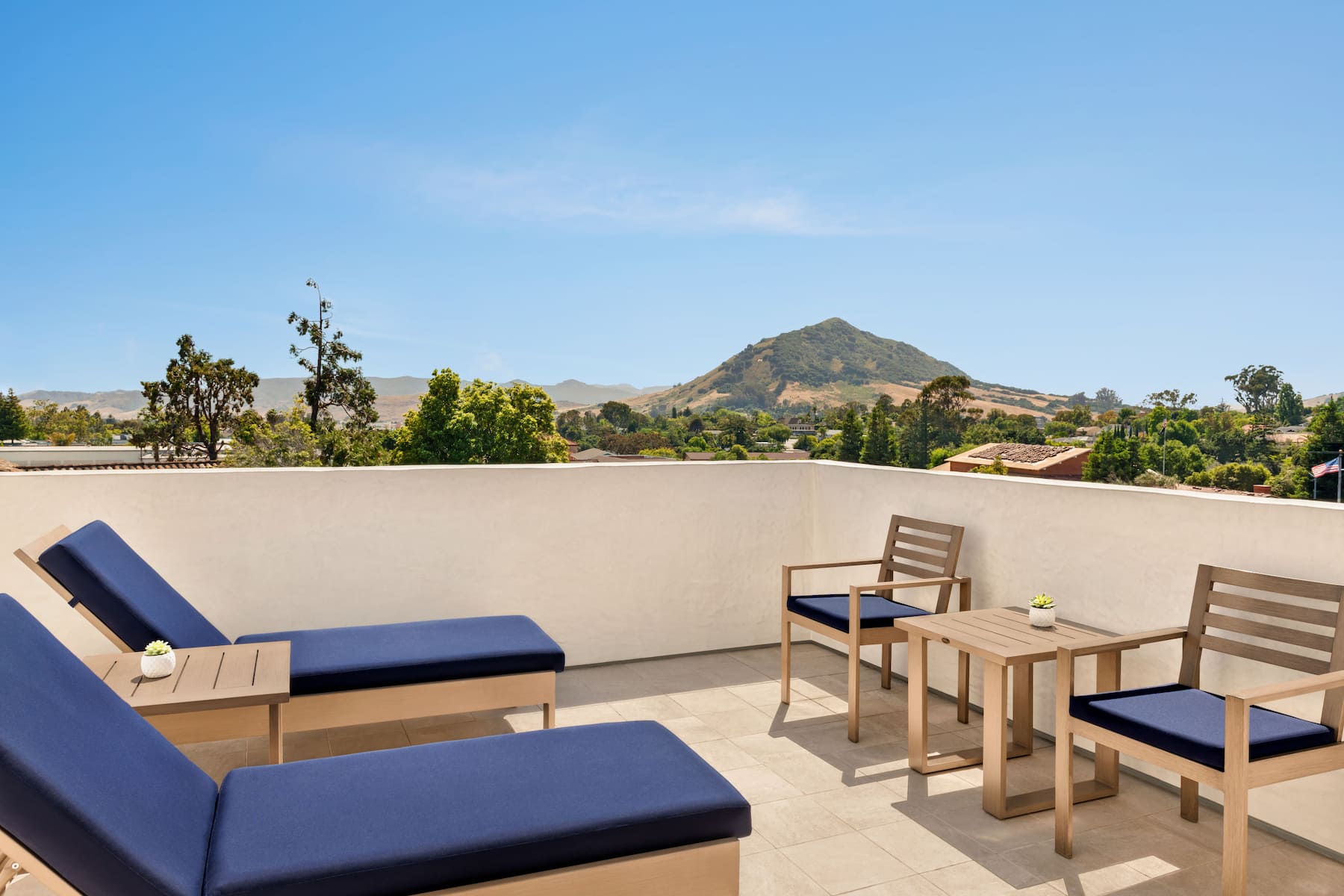 Guest room at the La Quinta Inn & Suites by Wyndham San Luis Obispo Downtown in San Luis Obispo, California