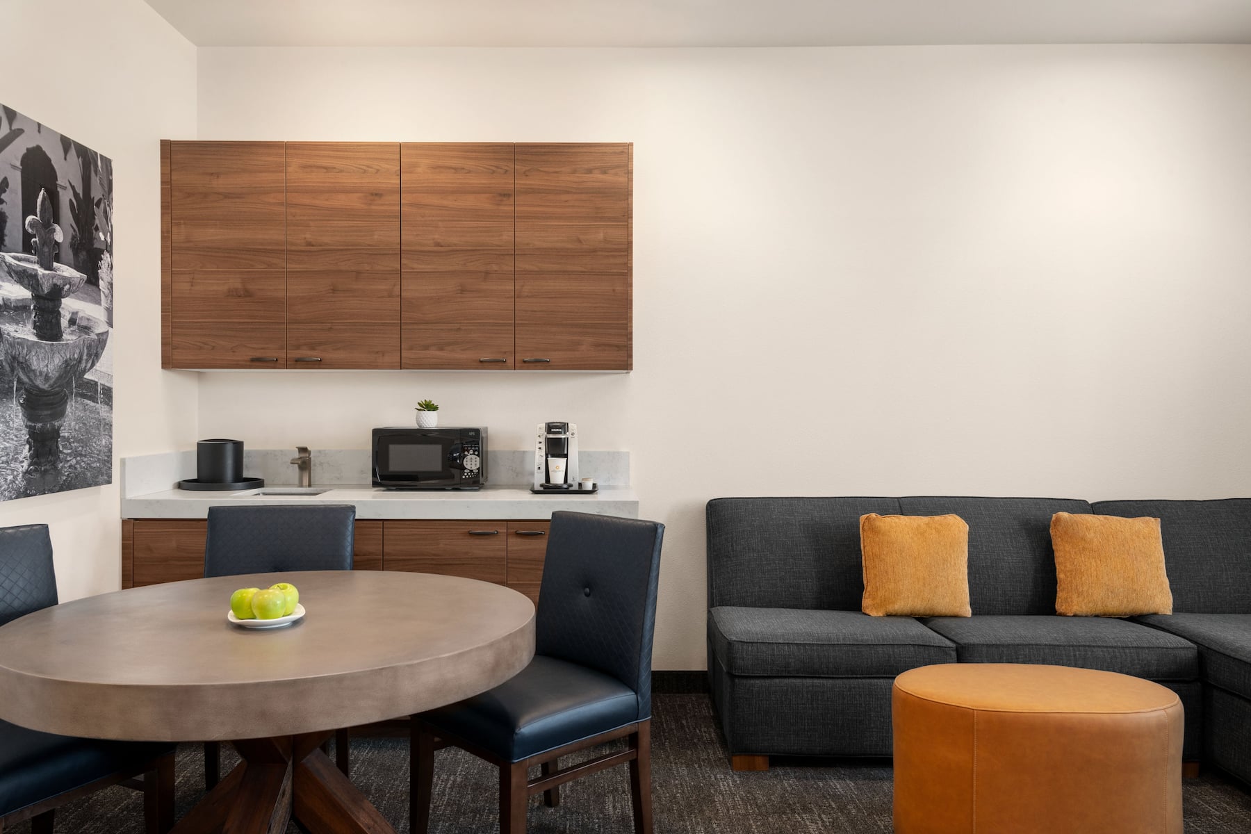 La Quinta Inn & Suites by Wyndham San Luis Obispo Downtown suite in San Luis Obispo, California