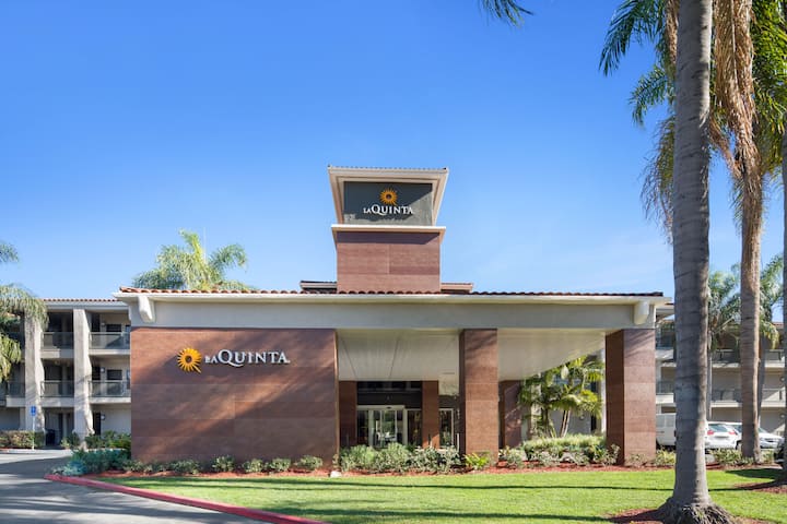 La Quinta Inn Suites By Wyndham Orange County Airport Santa