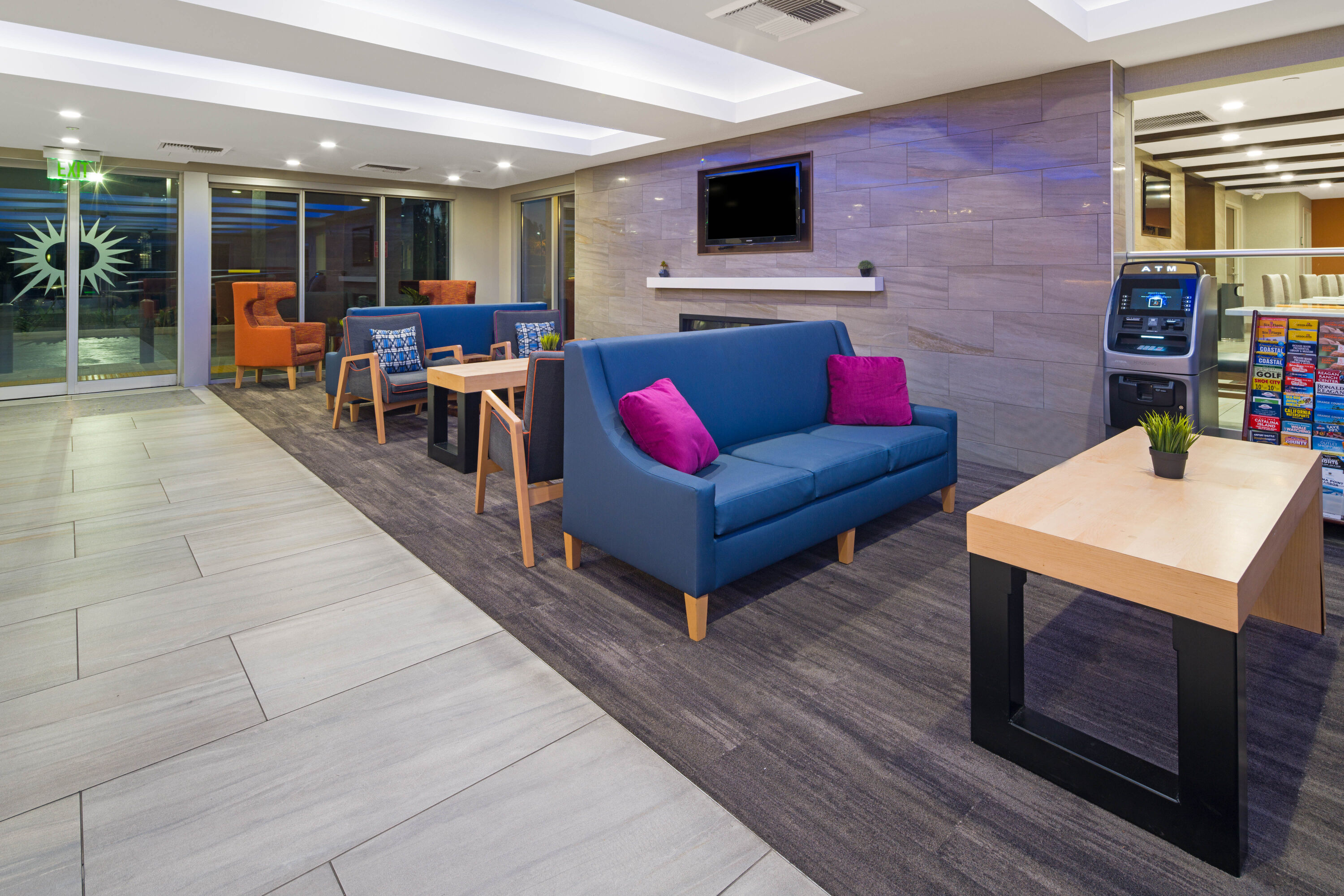 La Quinta Inn Amp Suites By Wyndham Orange County Airport