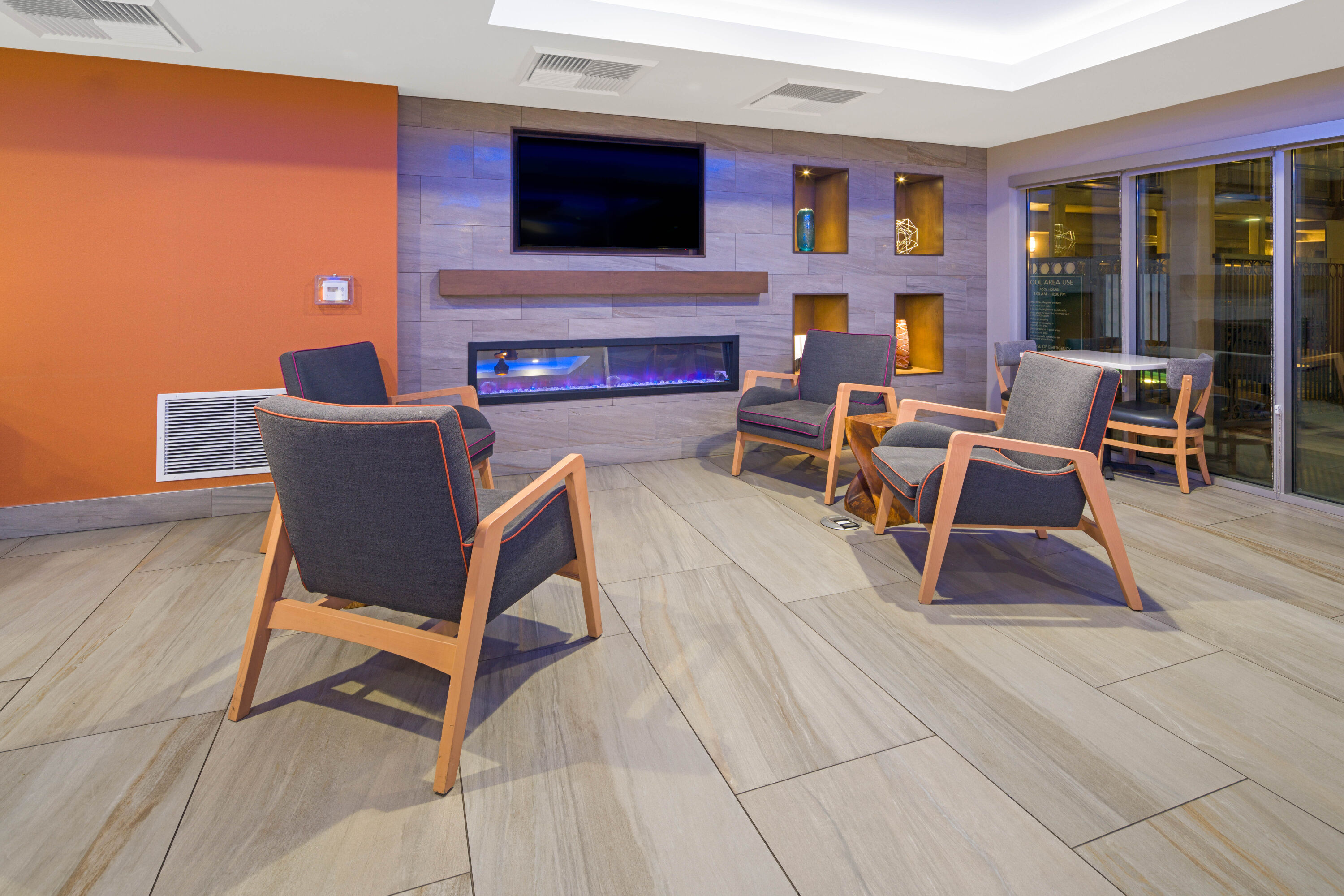 La Quinta Inn & Suites by Wyndham Orange County Airport | Santa Ana, CA  Hotels