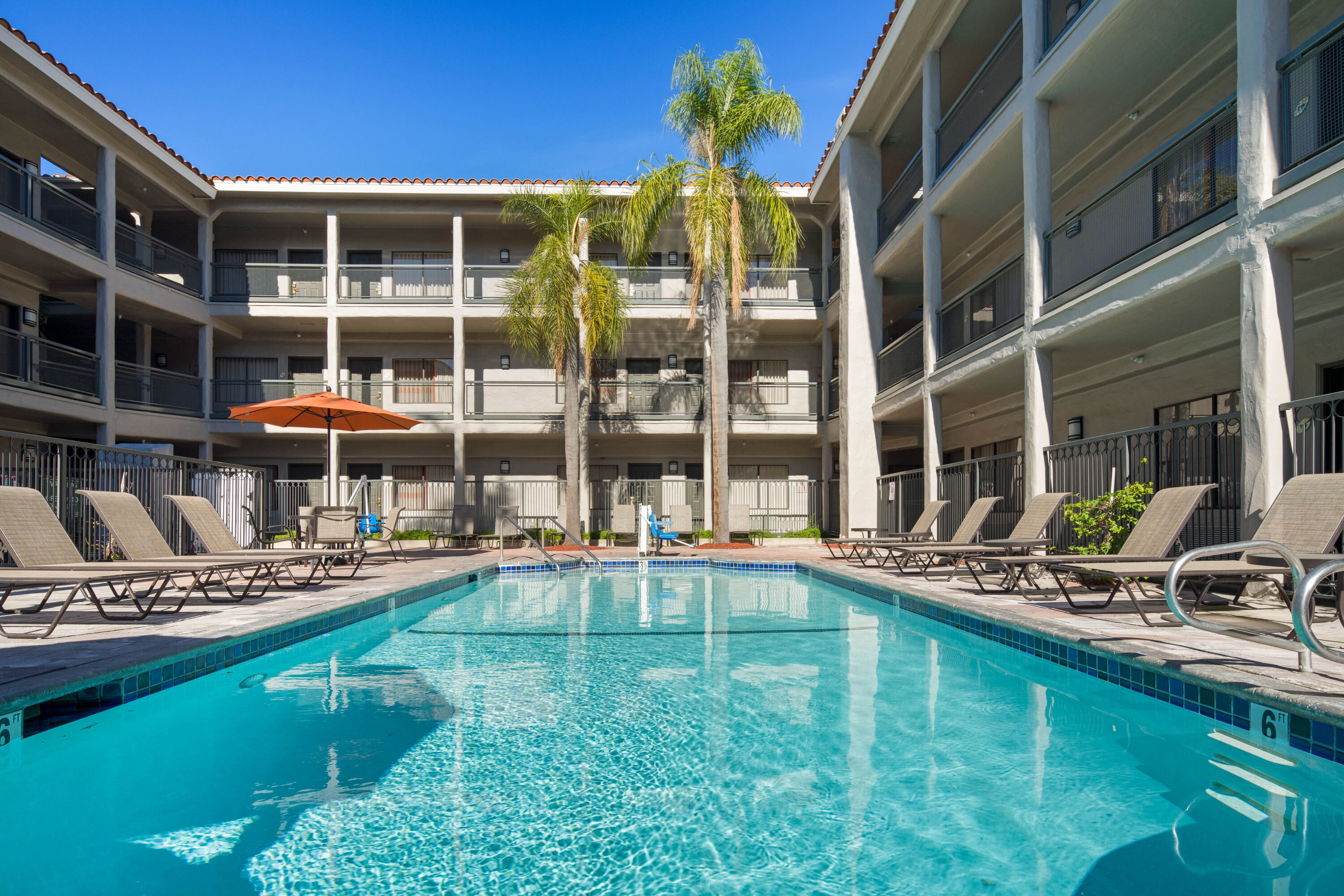 orange county hotels near airport
